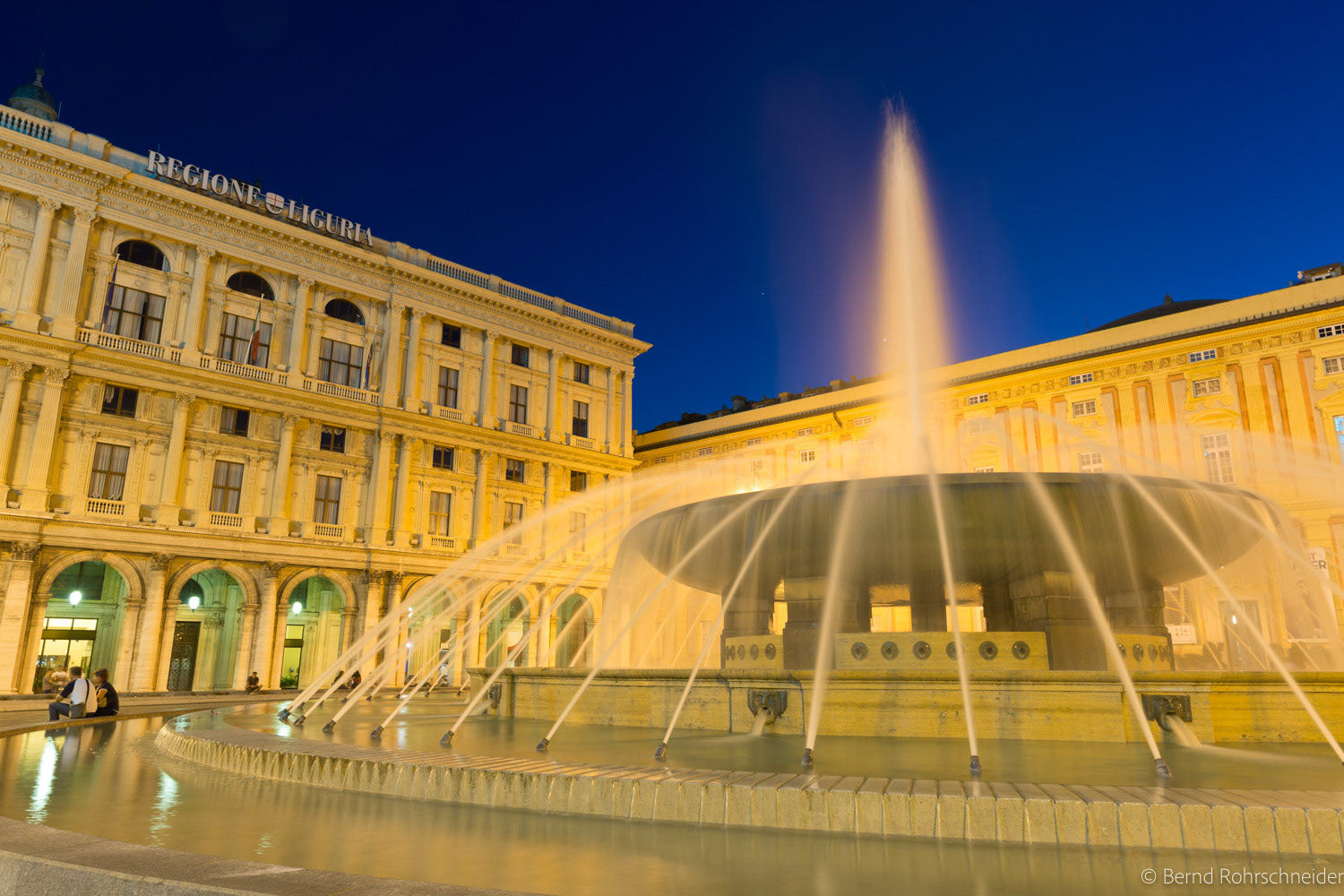 Piazza de Ferrari mit Brunnen, Genua, Italien