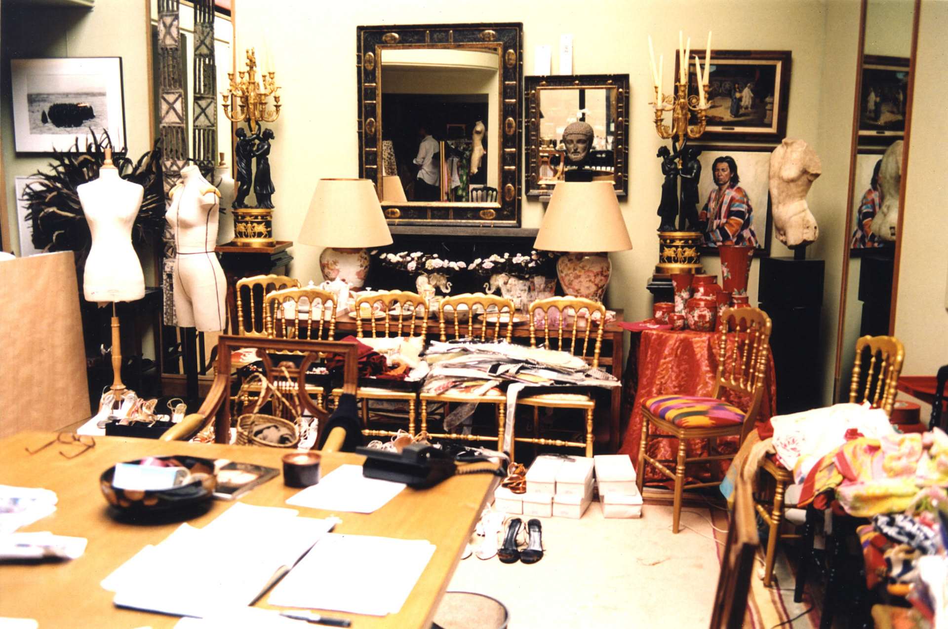 Takada Kenzo, Japanese Fashion DesignerAndre Rau / H&amp;KIndoorColor