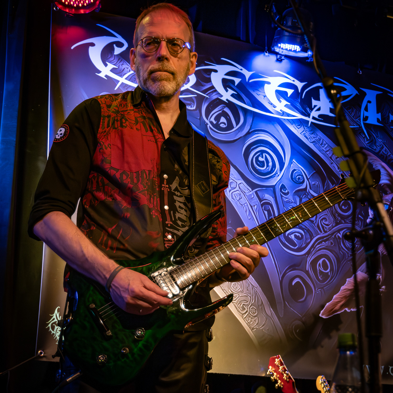 Dirk Kirstein | lead guitar & vocals