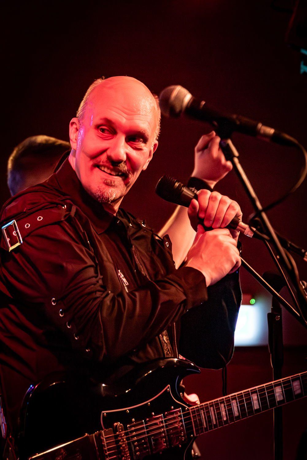 Peter Nusch | guitars & vocals