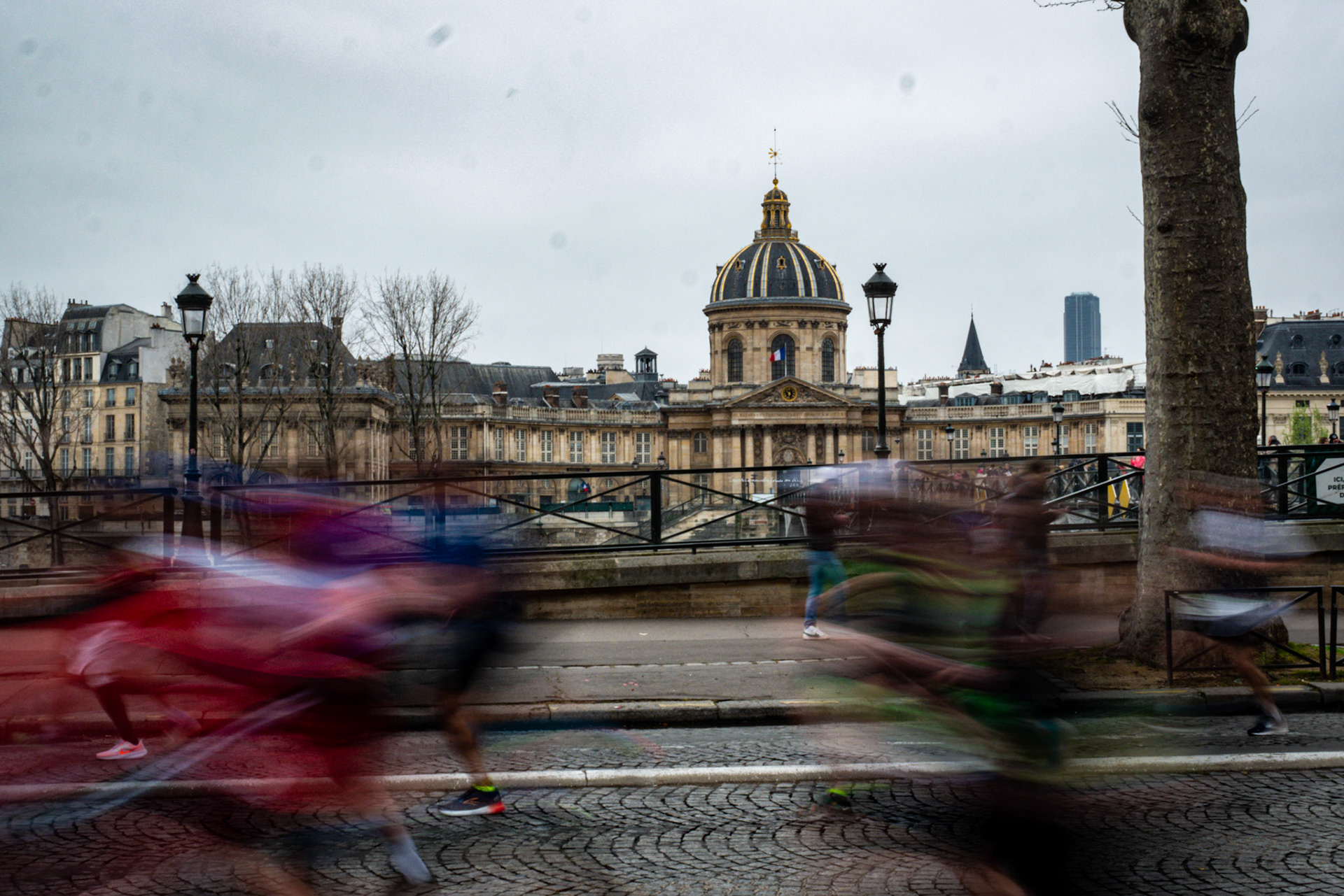 Paris Marathon Runners, Passing the Louvre