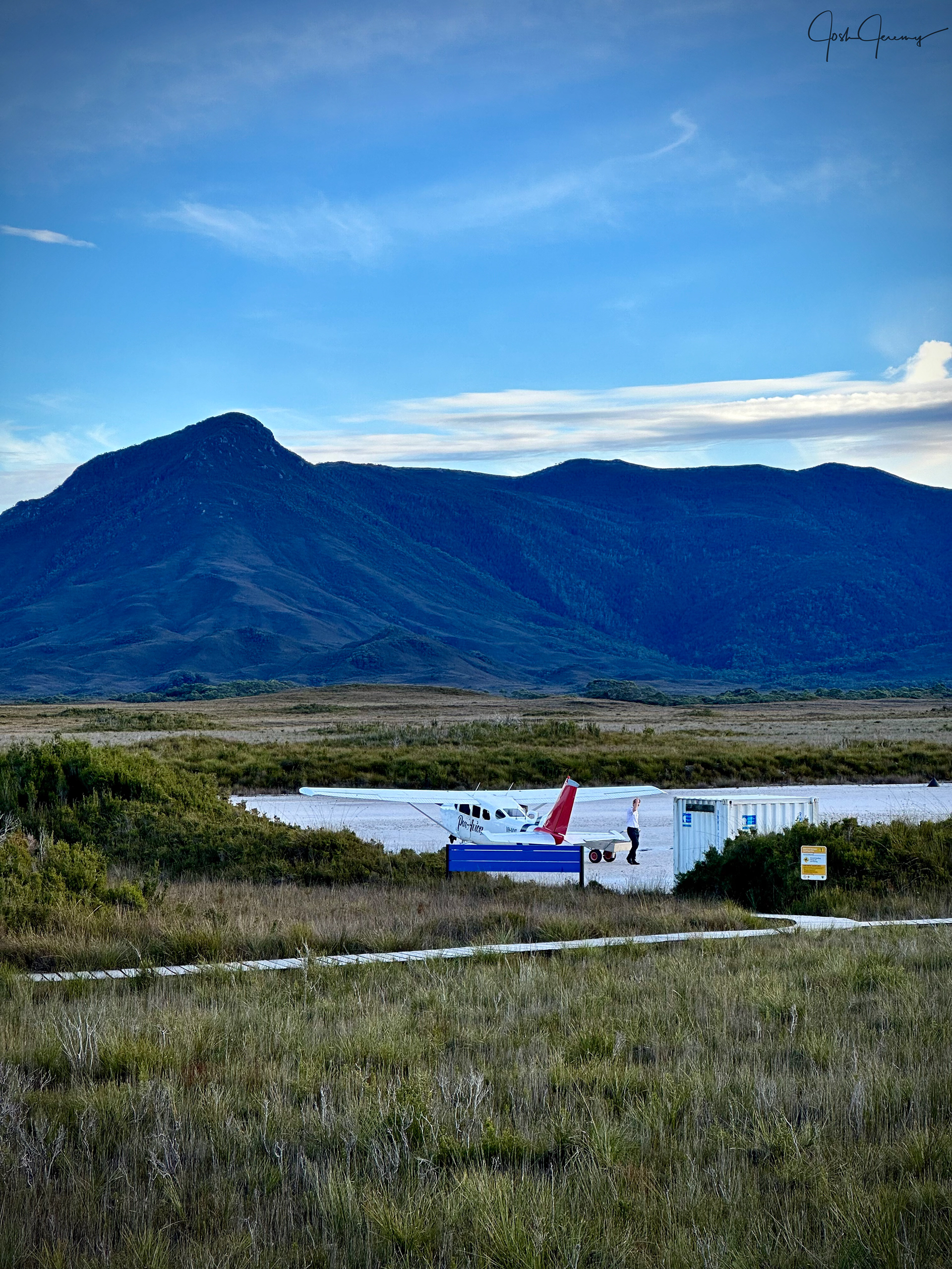 Cessna 206 at Melaleuca Airstrip
