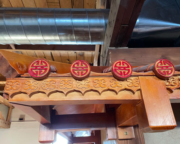Roofline inside the teahouse with the Chinese symbol for "Prosperity"