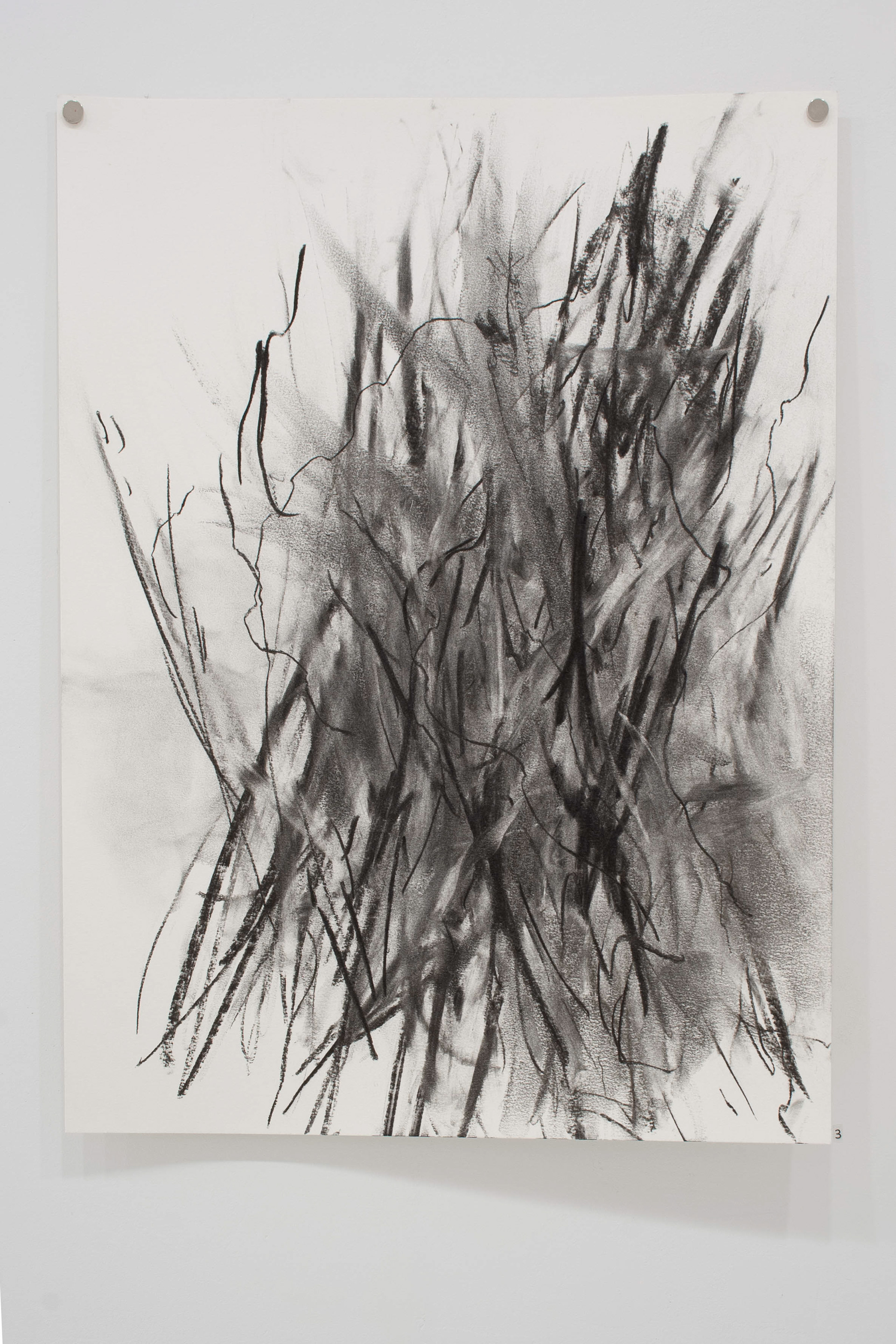 Ruisseau n°6, 2019. Fusain sur papier, 24 x 18 po
