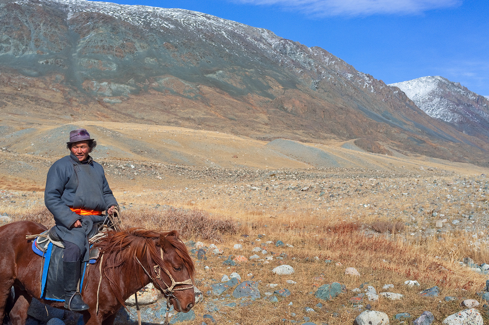 On the road to Potanian glacier