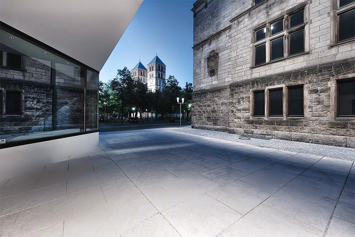Das LWL Museum für Kunst und Kultur mit Blick auf den St. Paulus Dom in Münster