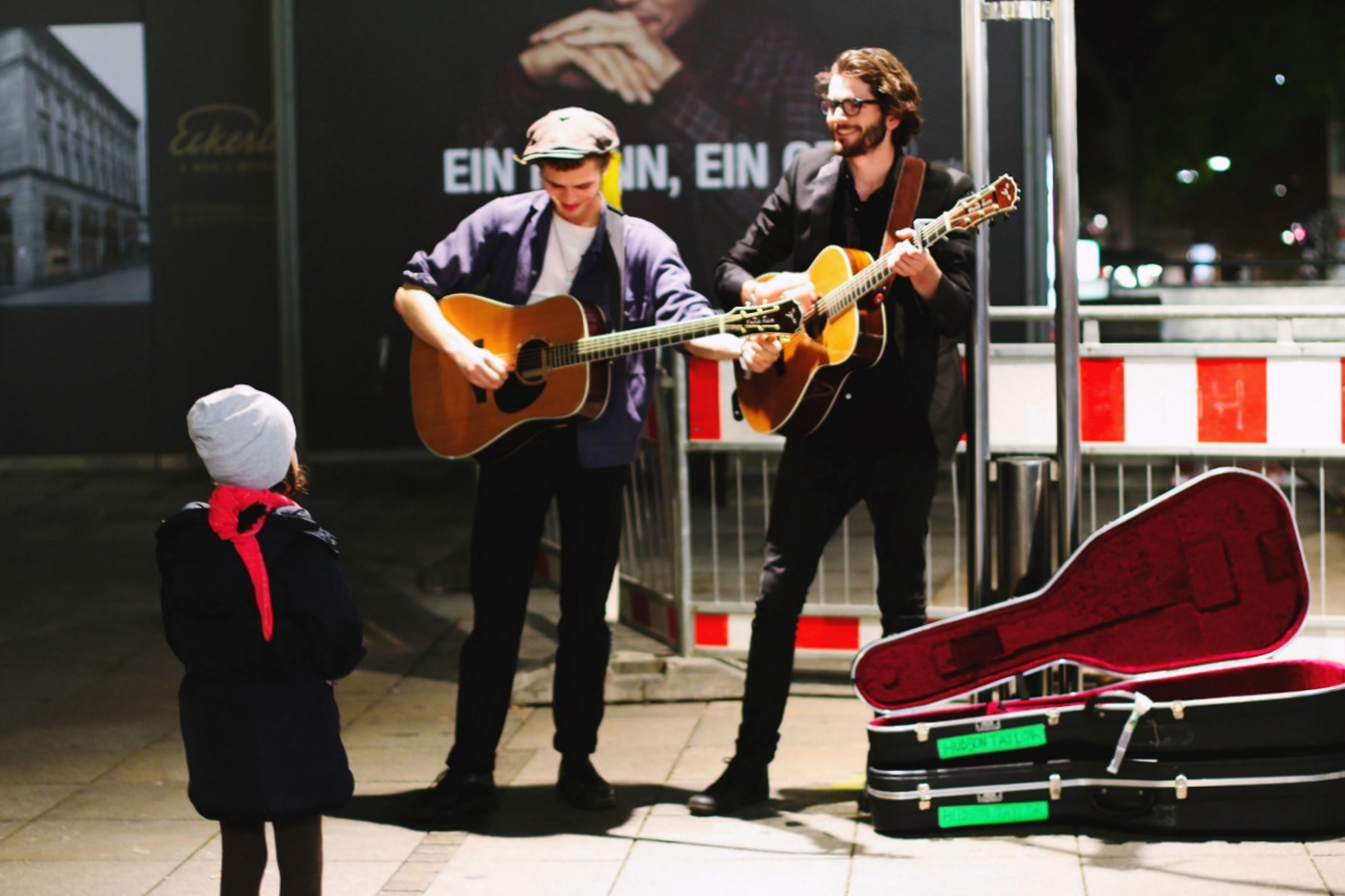 Hudson Taylor, busking, Stuttgart, 2015