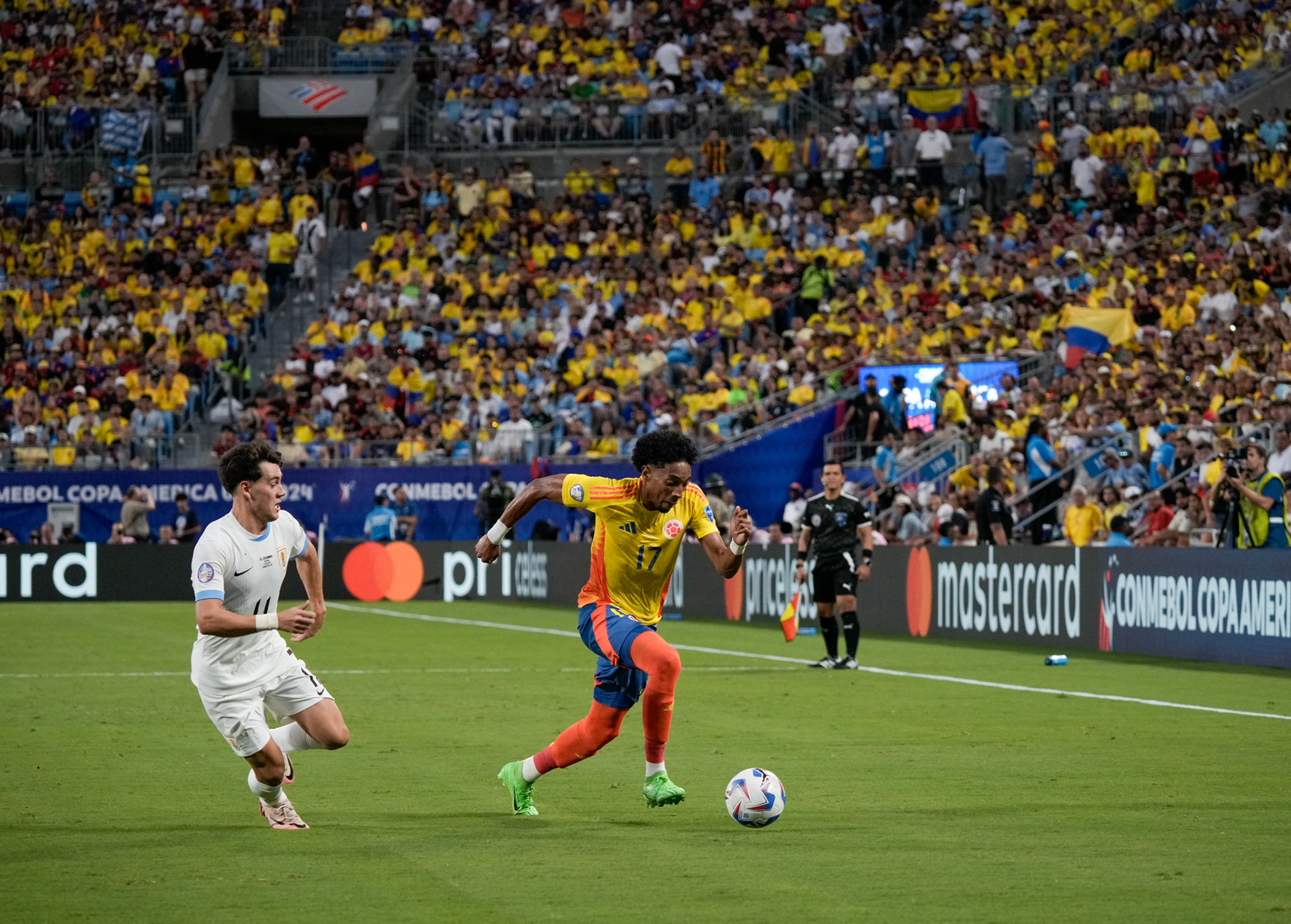 Colombia vs. Uruguay — Copa América Semifinal, 2024. A fierce battle under the lights, where intensity and character defined every minute. Colombia faced Uruguay in a hard-fought semifinal marked by passion, tactical discipline, and unwavering determination — a performance that reflected the heart of a nation dreaming of the final stage.