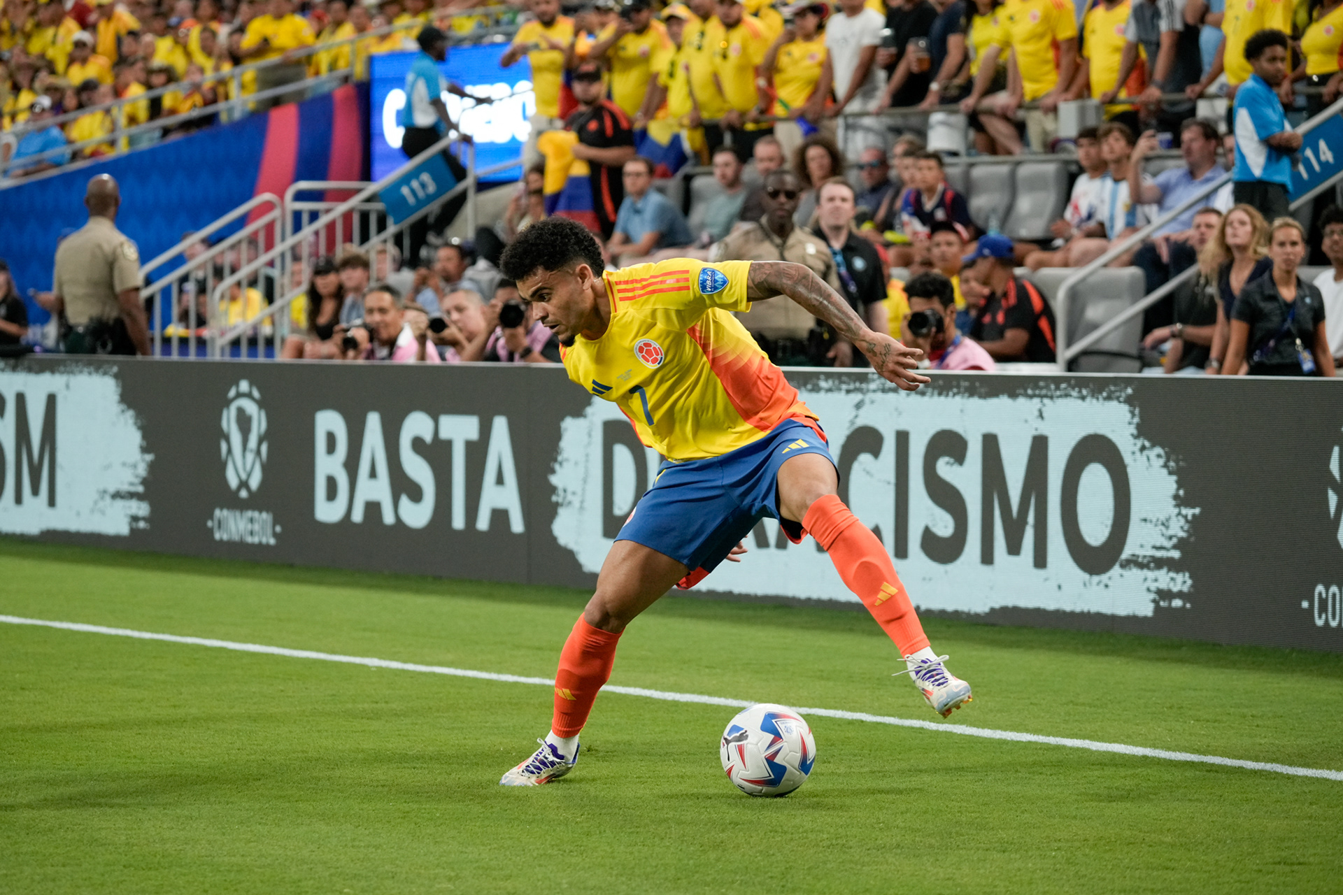 Colombia vs. Uruguay — Copa América Semifinal, 2024. A fierce battle under the lights, where intensity and character defined every minute. Colombia faced Uruguay in a hard-fought semifinal marked by passion, tactical discipline, and unwavering determination — a performance that reflected the heart of a nation dreaming of the final stage.