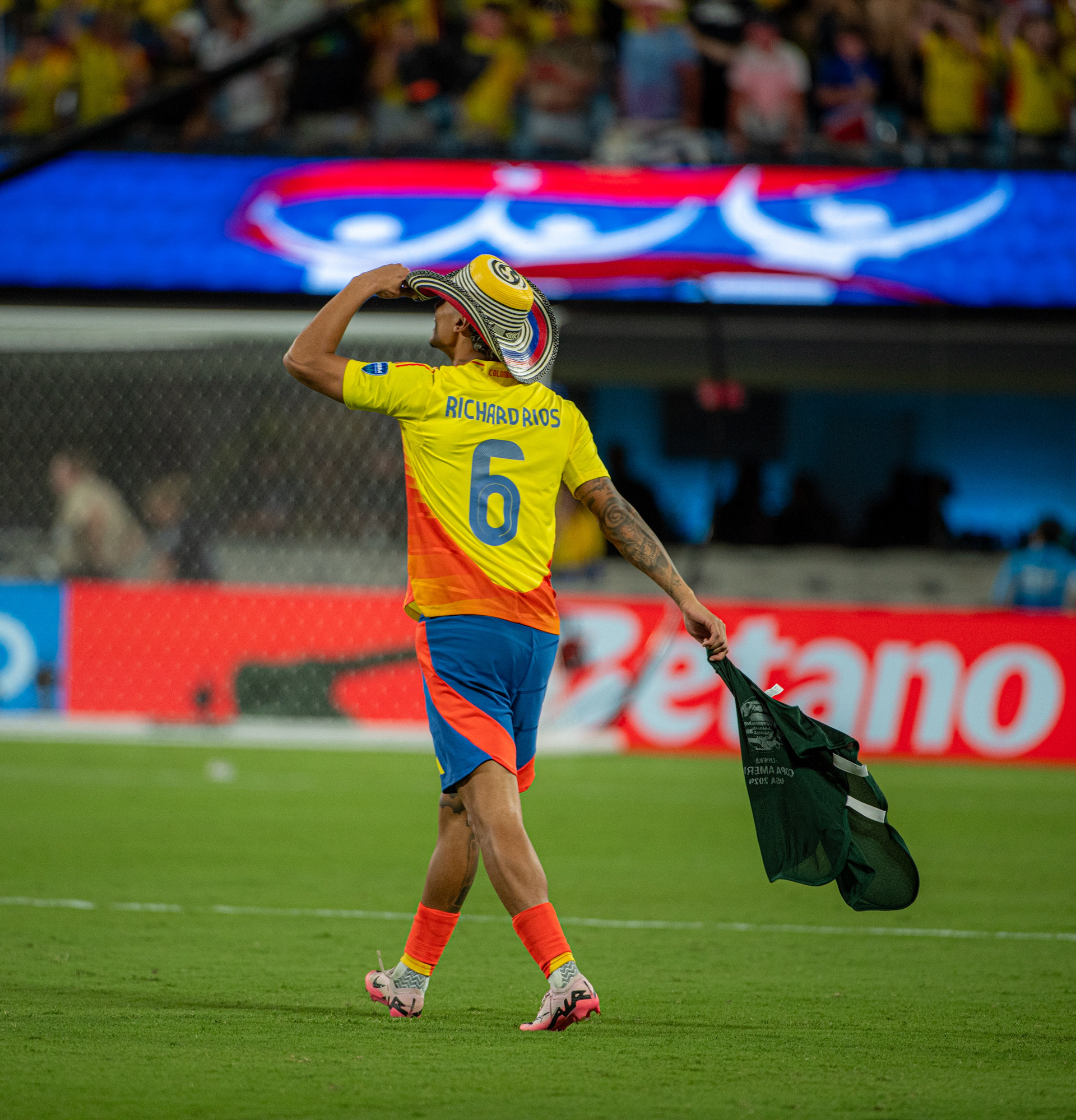 Colombia vs. Uruguay — Copa América Semifinal, 2024. A fierce battle under the lights, where intensity and character defined every minute. Colombia faced Uruguay in a hard-fought semifinal marked by passion, tactical discipline, and unwavering determination — a performance that reflected the heart of a nation dreaming of the final stage.
