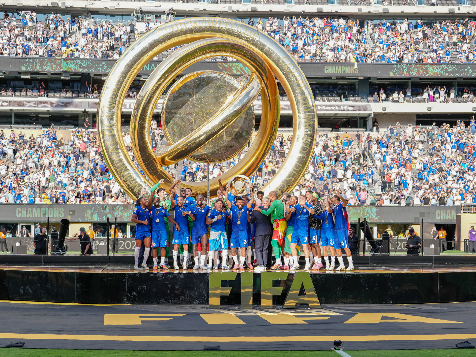  Chelsea FC logró el primer título de Copa Mundial de Clubes FIFA en la historia y un récord de 3-0 al derrotar al Paris Saint-Germain en la primera final organizado por la FIFA es territorio estadounidense, jugado en el METLIFE ESTADIUM de New Jersey