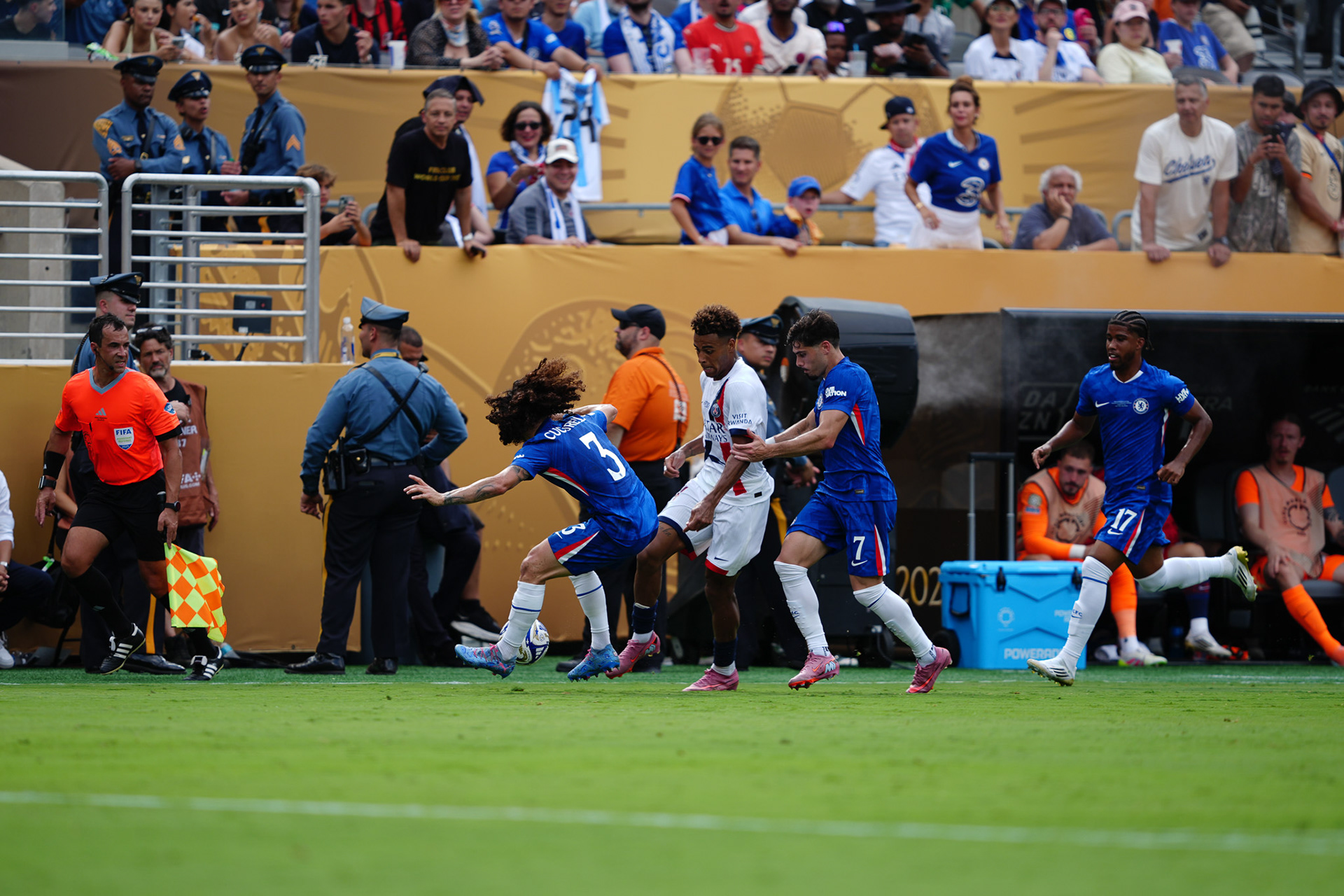 Chelsea FC logró el primer título de Copa Mundial de Clubes FIFA en la historia y un récord de 3-0 al derrotar al Paris Saint-Germain en la primera final organizada por la FIFA en territorio estadounidense, jugado en el METLIFE STADIUM de New Jersey.