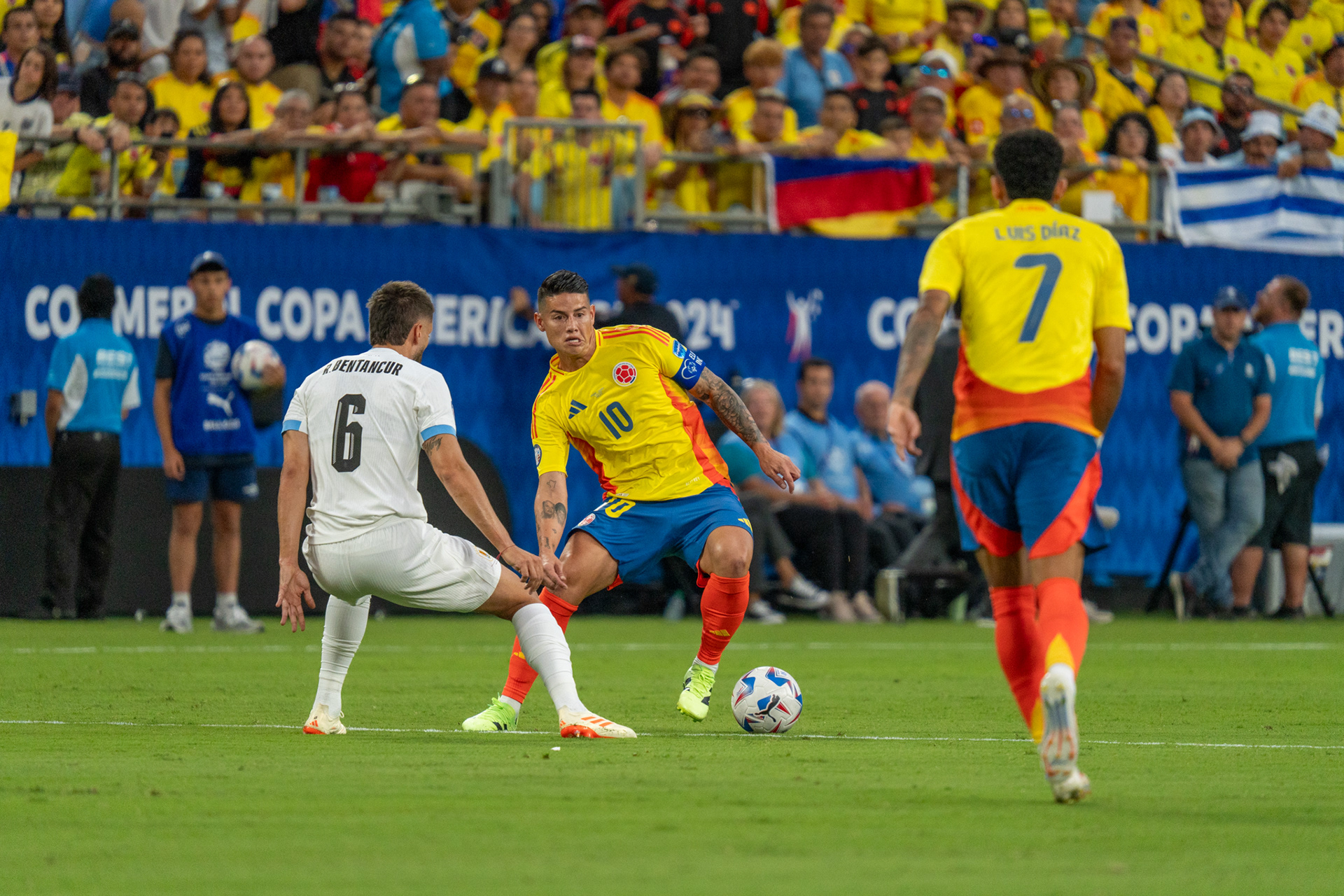 Colombia vs. Uruguay — Copa América Semifinal, 2024. A fierce battle under the lights, where intensity and character defined every minute. Colombia faced Uruguay in a hard-fought semifinal marked by passion, tactical discipline, and unwavering determination — a performance that reflected the heart of a nation dreaming of the final stage.