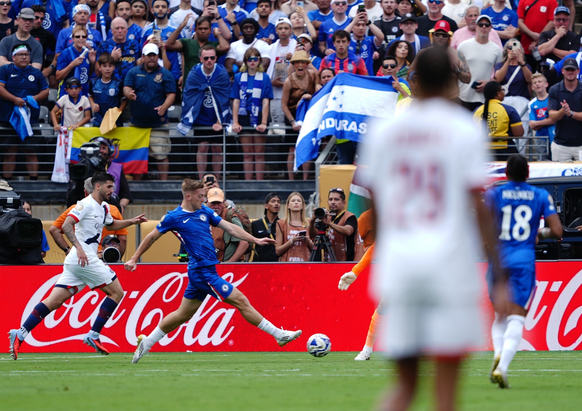 Chelsea FC logró el primer título de Copa Mundial de Clubes FIFA en la historia y un récord de 3-0 al derrotar al Paris Saint-Germain en la primera final organizada por la FIFA en territorio estadounidense, jugado en el METLIFE STADIUM de New Jersey.