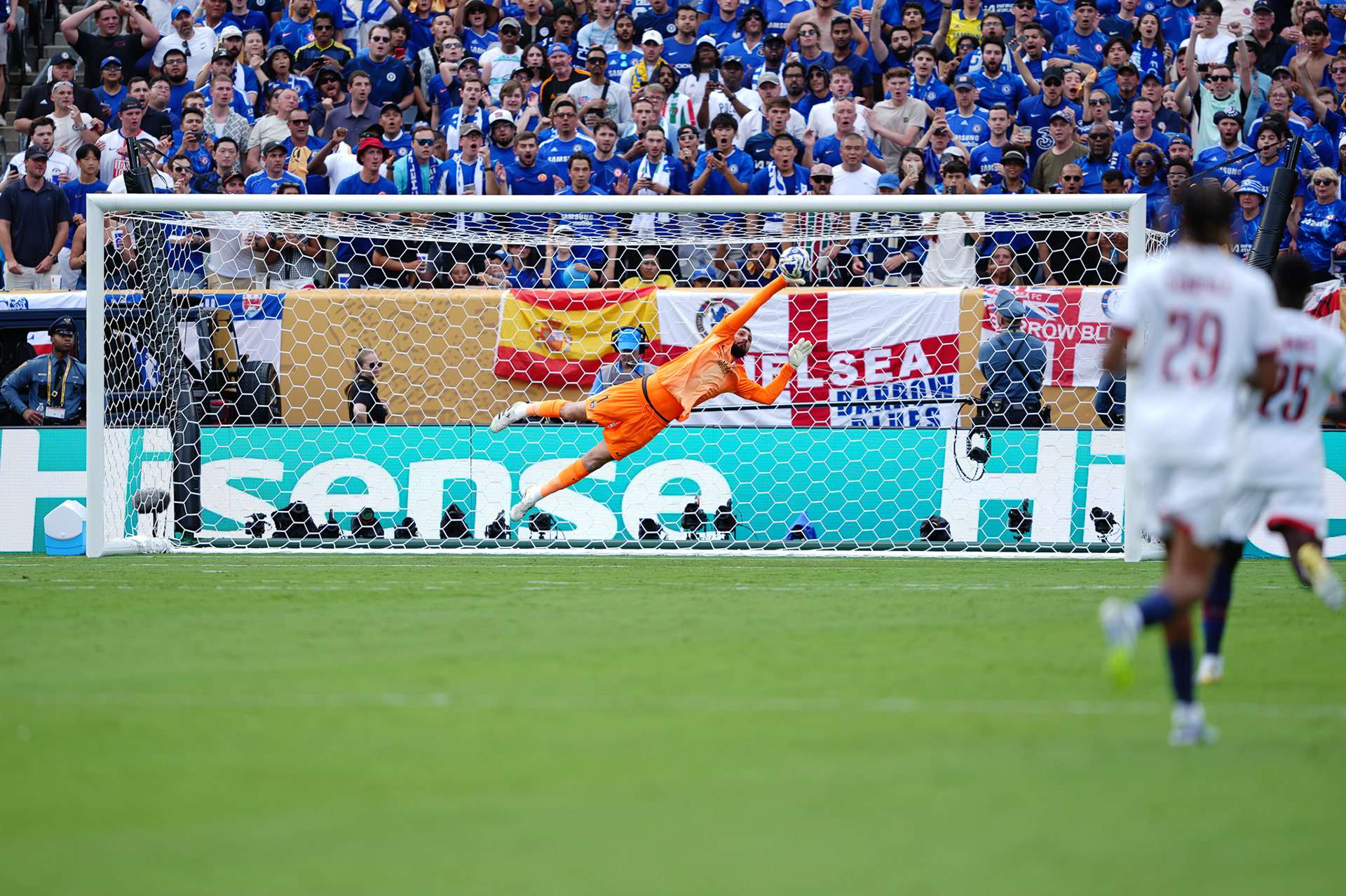 Chelsea FC logró el primer título de Copa Mundial de Clubes FIFA en la historia y un récord de 3-0 al derrotar al Paris Saint-Germain en la primera final organizada por la FIFA en territorio estadounidense, jugado en el METLIFE STADIUM de New Jersey.