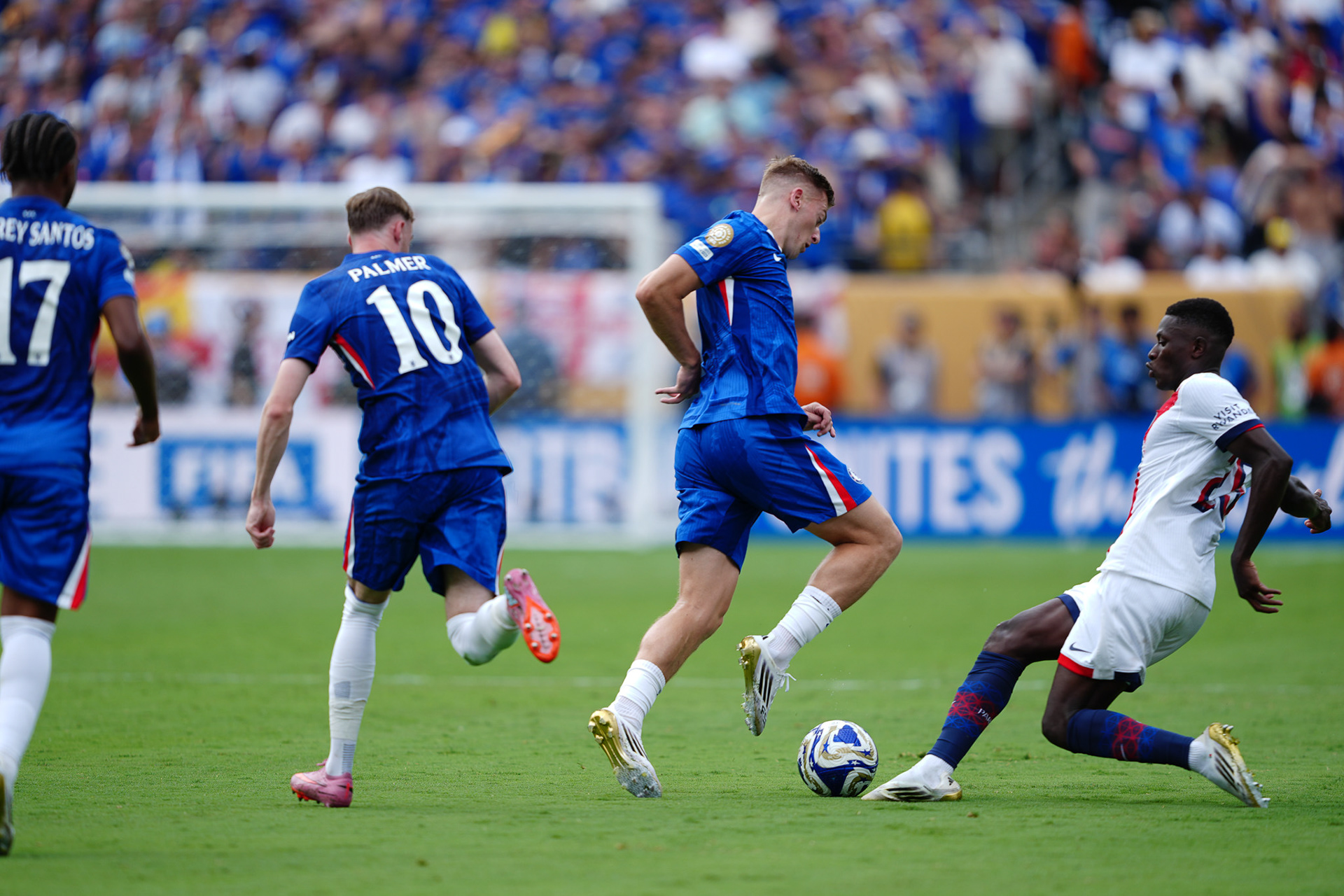 Chelsea FC logró el primer título de Copa Mundial de Clubes FIFA en la historia y un récord de 3-0 al derrotar al Paris Saint-Germain en la primera final organizada por la FIFA en territorio estadounidense, jugado en el METLIFE STADIUM de New Jersey.