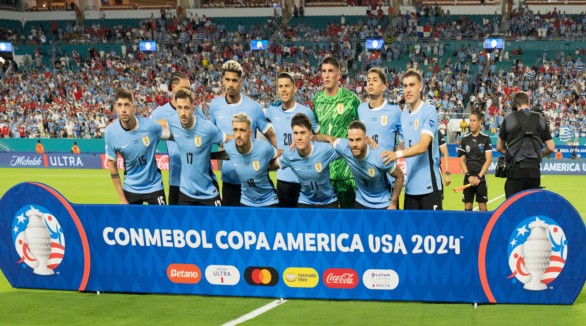 Colombia vs. Uruguay — Copa América Semifinal, 2024. A fierce battle under the lights, where intensity and character defined every minute. Colombia faced Uruguay in a hard-fought semifinal marked by passion, tactical discipline, and unwavering determination — a performance that reflected the heart of a nation dreaming of the final stage.
