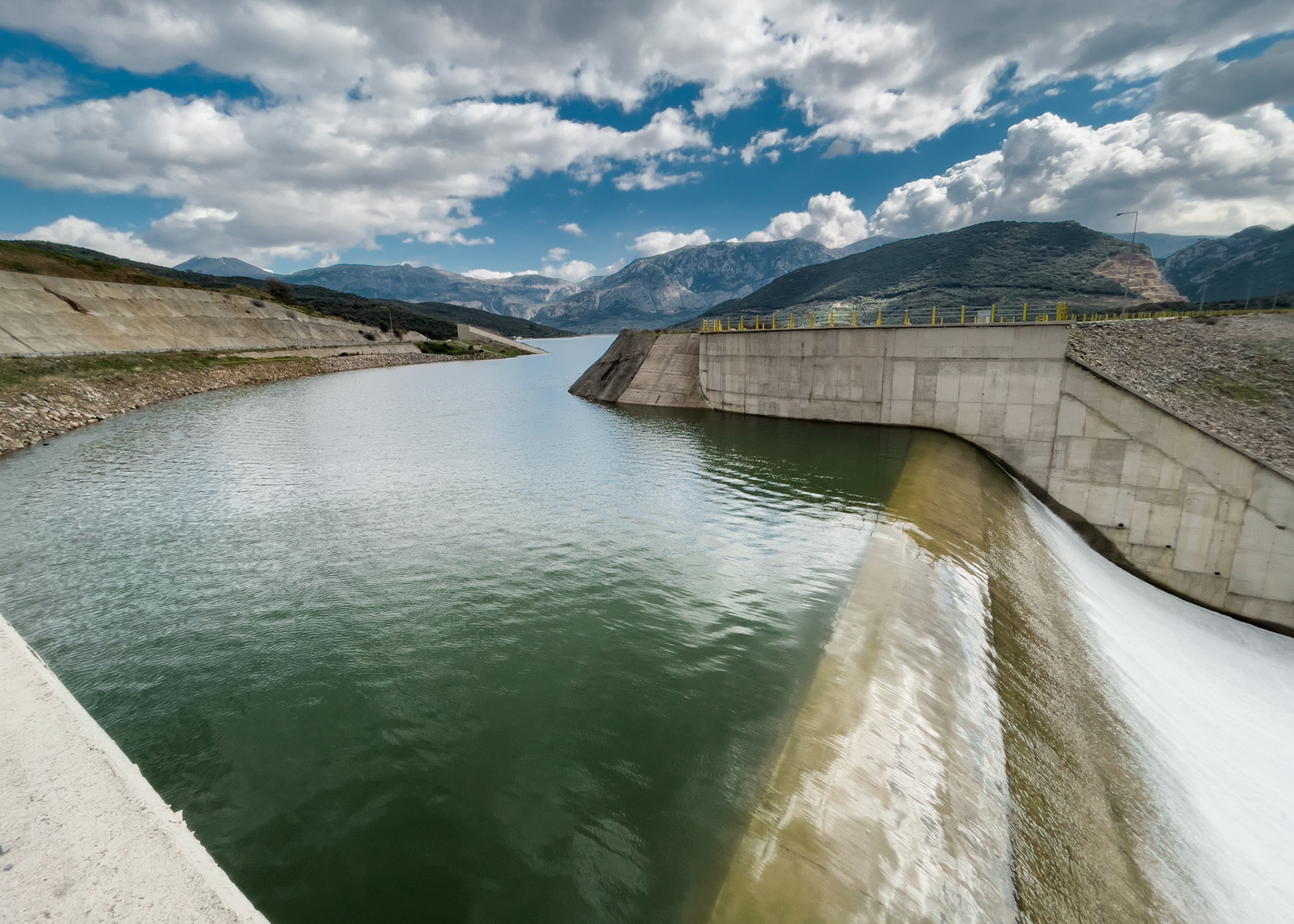 Aposelemis Overflow Moment