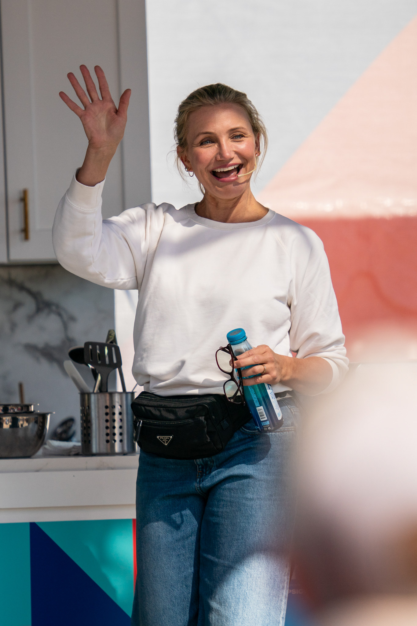 Cameron Diaz greets the crowd
