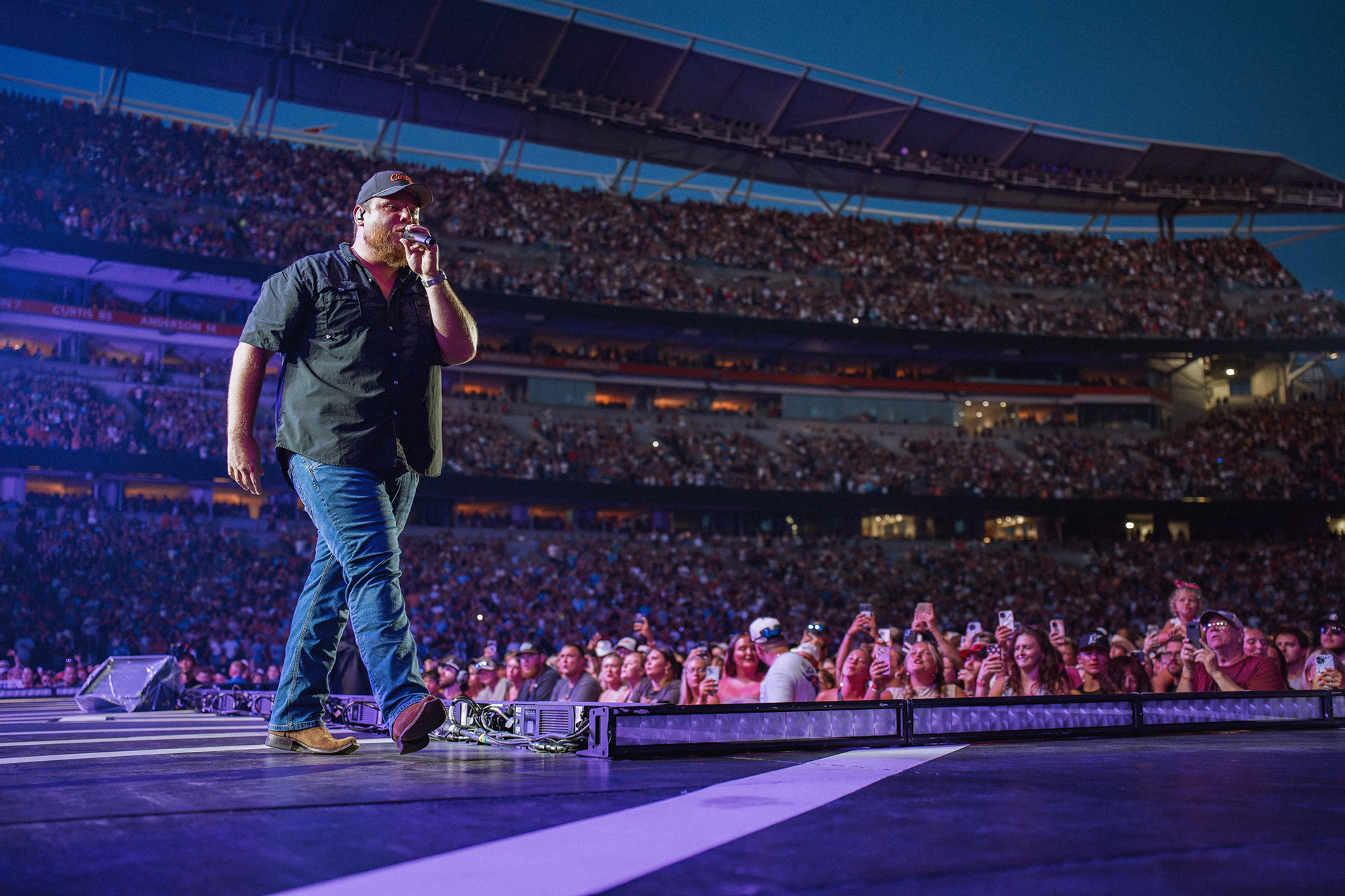 Luke Combs (2024)