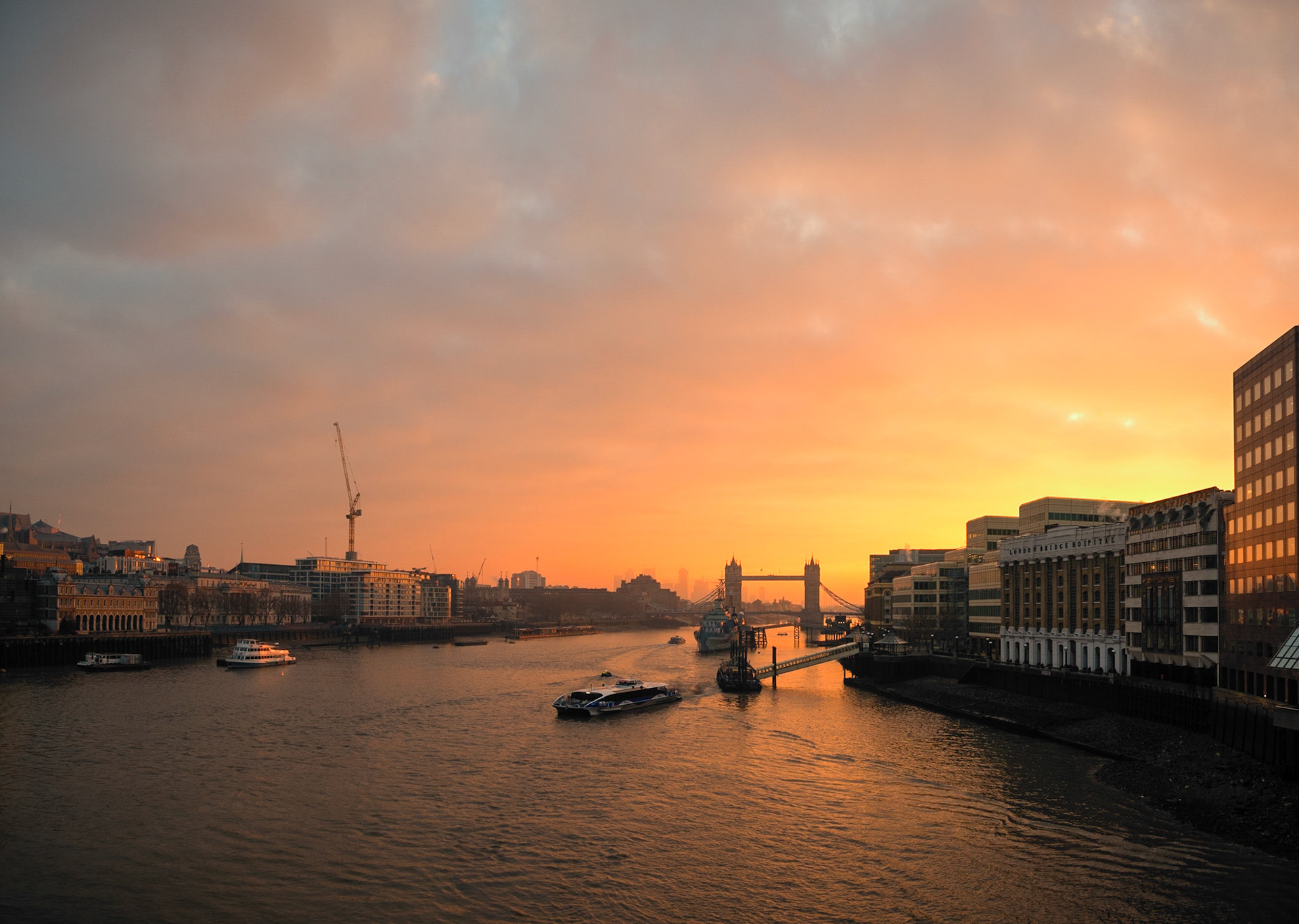 Sunrise over the Thames