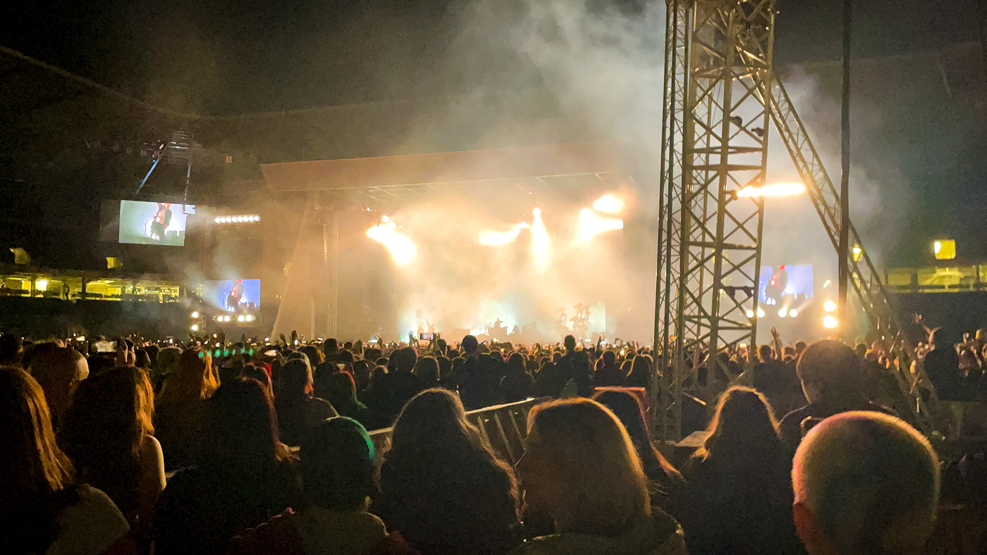 I love seeing live music! 🤘