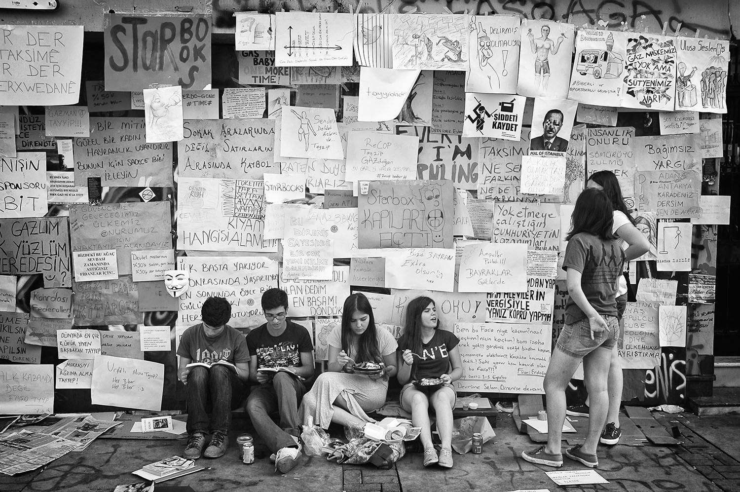 A group of young people during Occupy Gezi Park protests in Alsancak, İzmir.