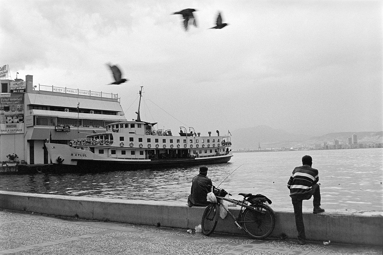 Karşıyaka ferry port in İzmir photographed using 35mm Kodak Trix 400 film and Voigtlander Bessa R4A.