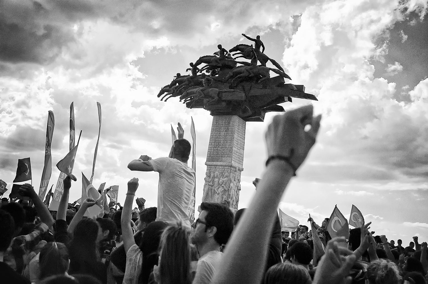 Protesters gather and chant in Gündoğdu Square in İzmir.