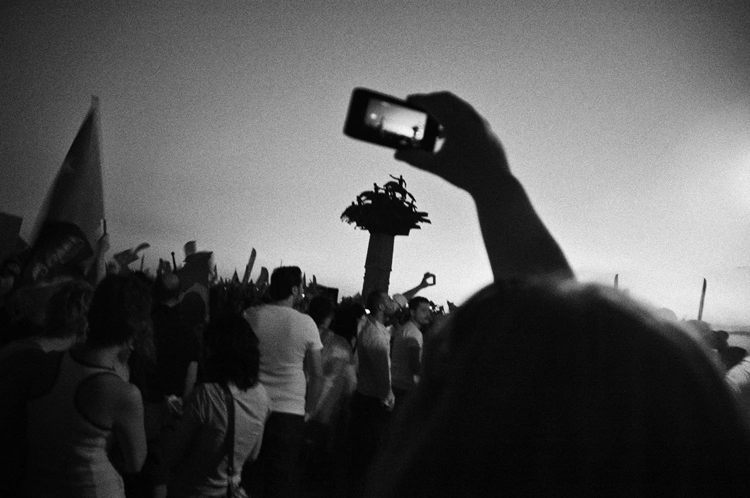 Protests continue at night time in Gündoğdu Meydanı in İzmir.