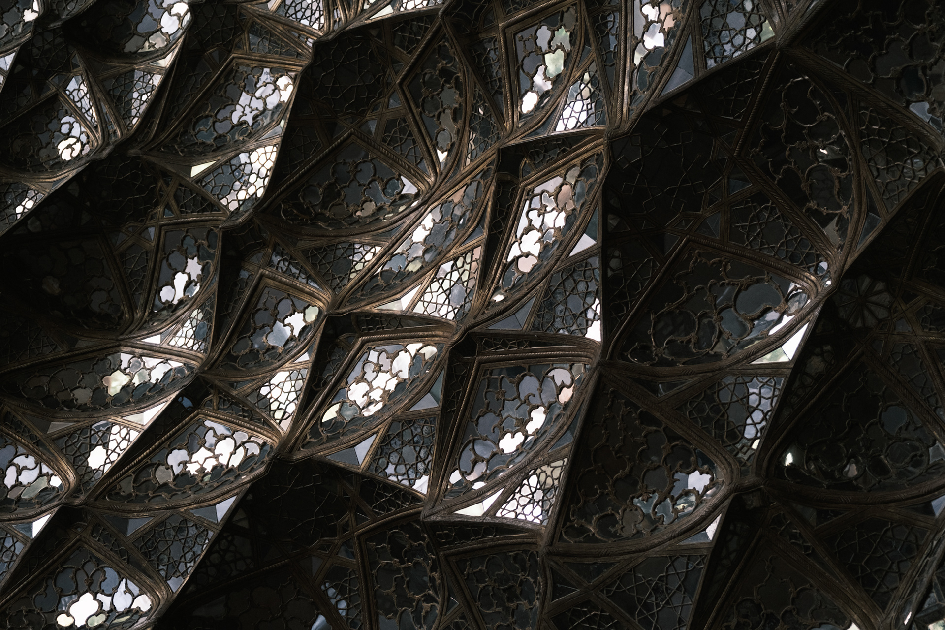 Mirror ceiling