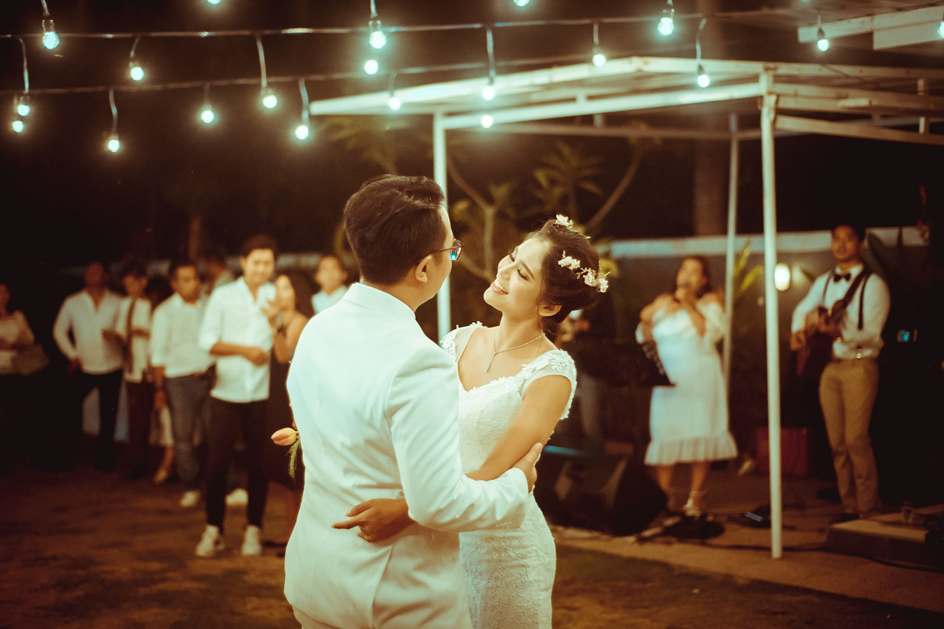 Capturing wedding and precious moments.