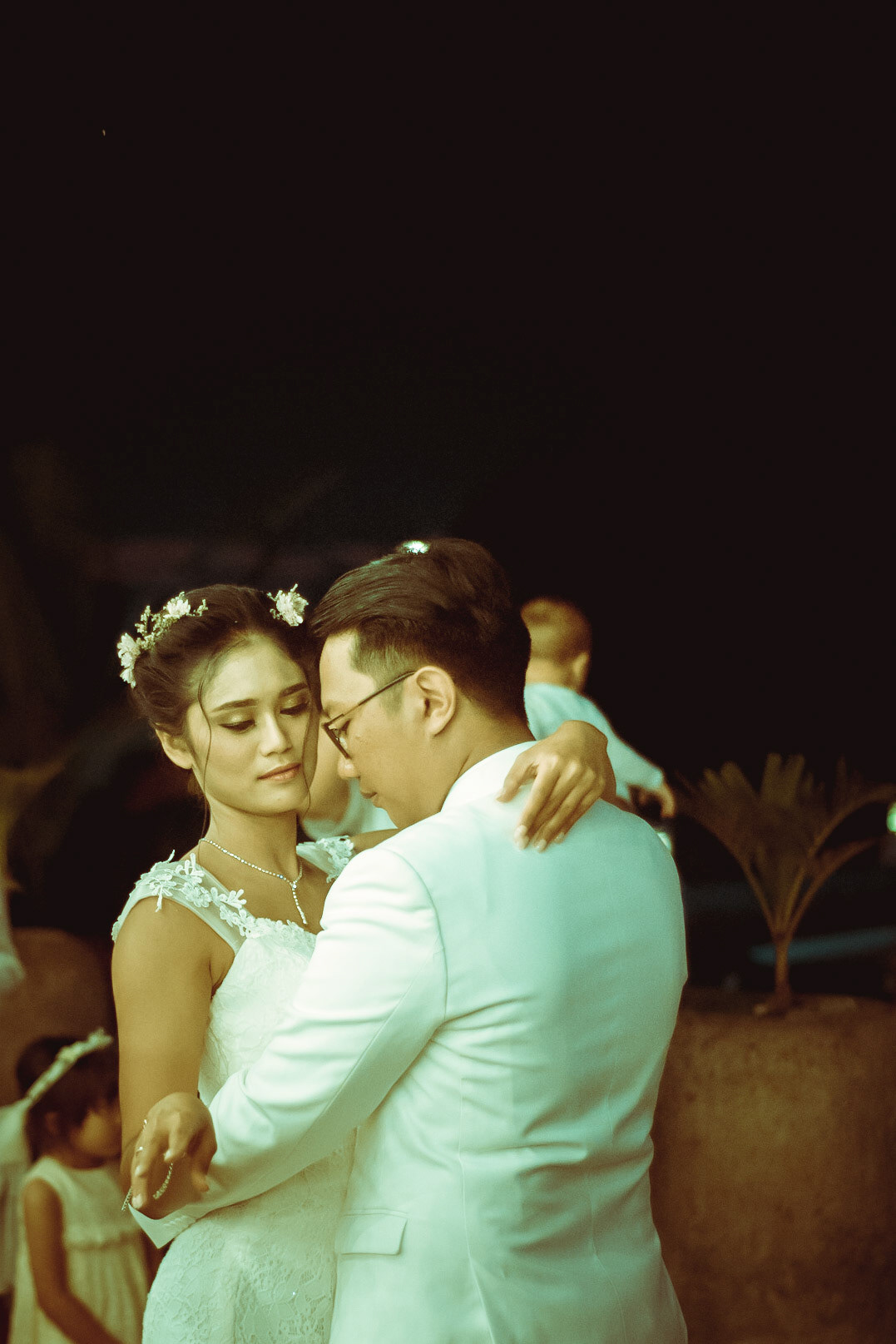 Capturing wedding and precious moments.