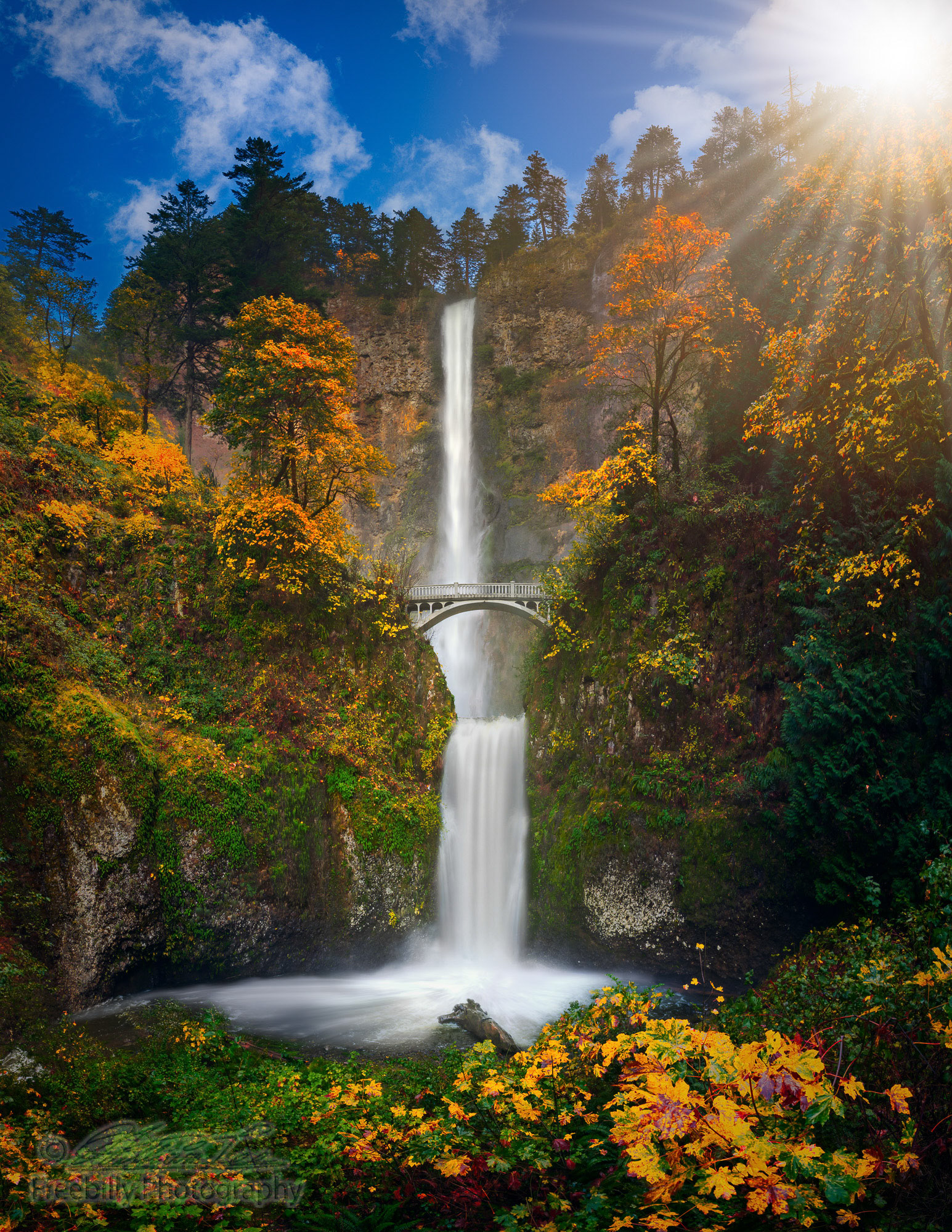 Multnomah Falls in Autumn colors high resolution
