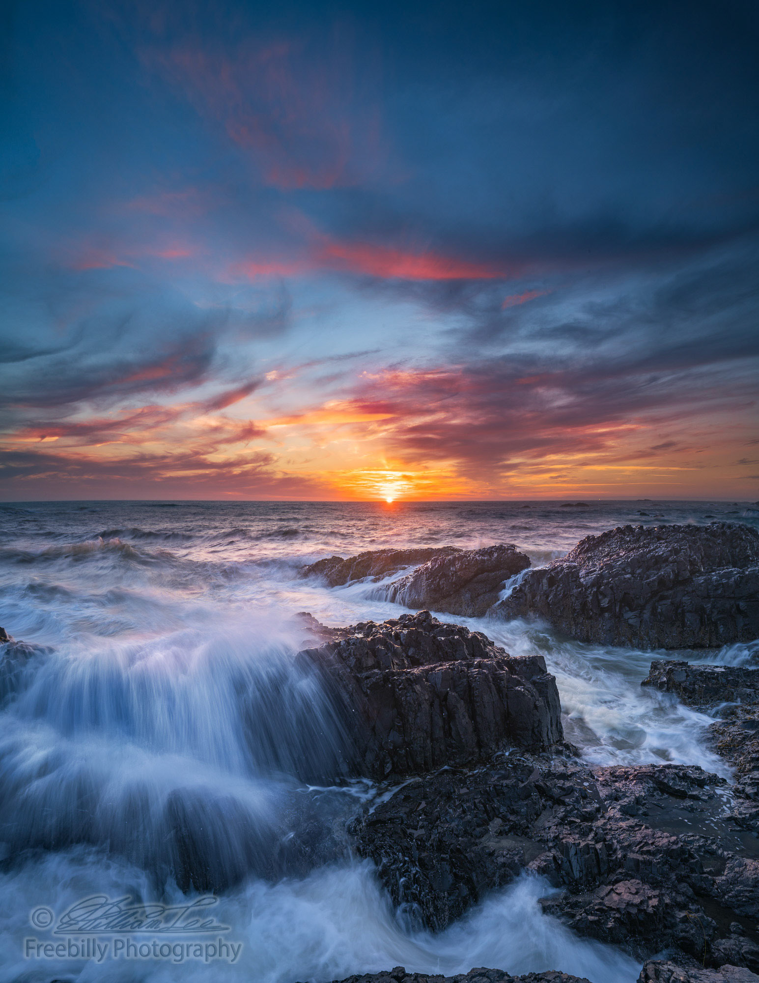 The wave splashes and coastal sunset of Oregon