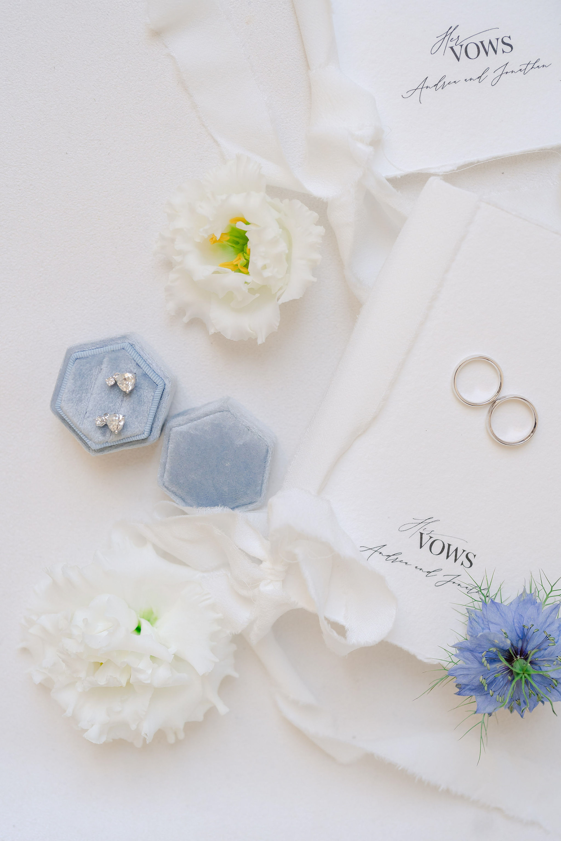 LIVRET DE VOEUX // DESIGN // PAPIER PUR COTON FAIT-MAIN VOWS BOOKLET // HANDMADE COTTON PAPER Photo @Zephyrkokphotography / fleurs @histoiressauvages