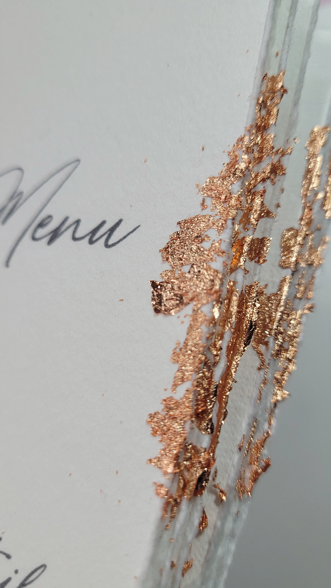 MENU SUR MESURE // PAPIER PUR CONTON FAIT MAIN // EMBELLISSEMENT FEUILLE DE CUIVRE// CALQUE ET RUBAN - PHOTO BY INSIEME CREATIONS