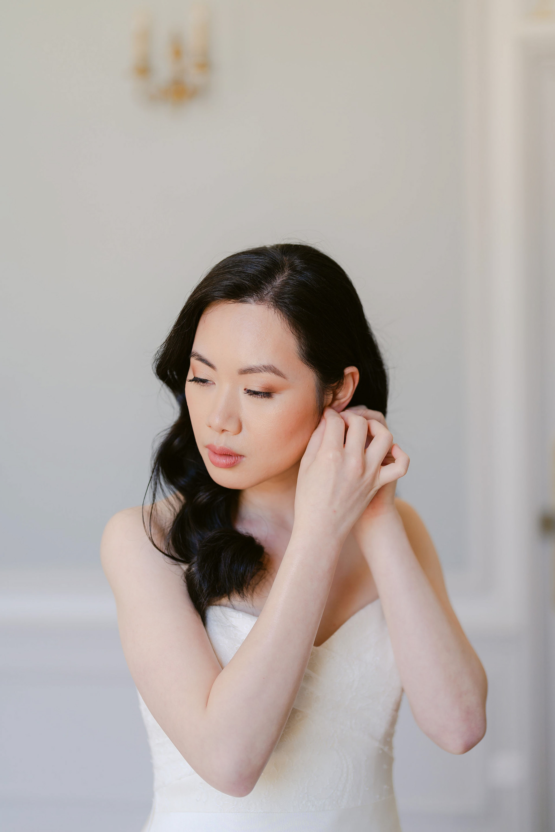 Robe de mariée @verawang_bridal // MUA @fannywongbeauty // // Photo @zephyrkokphotography