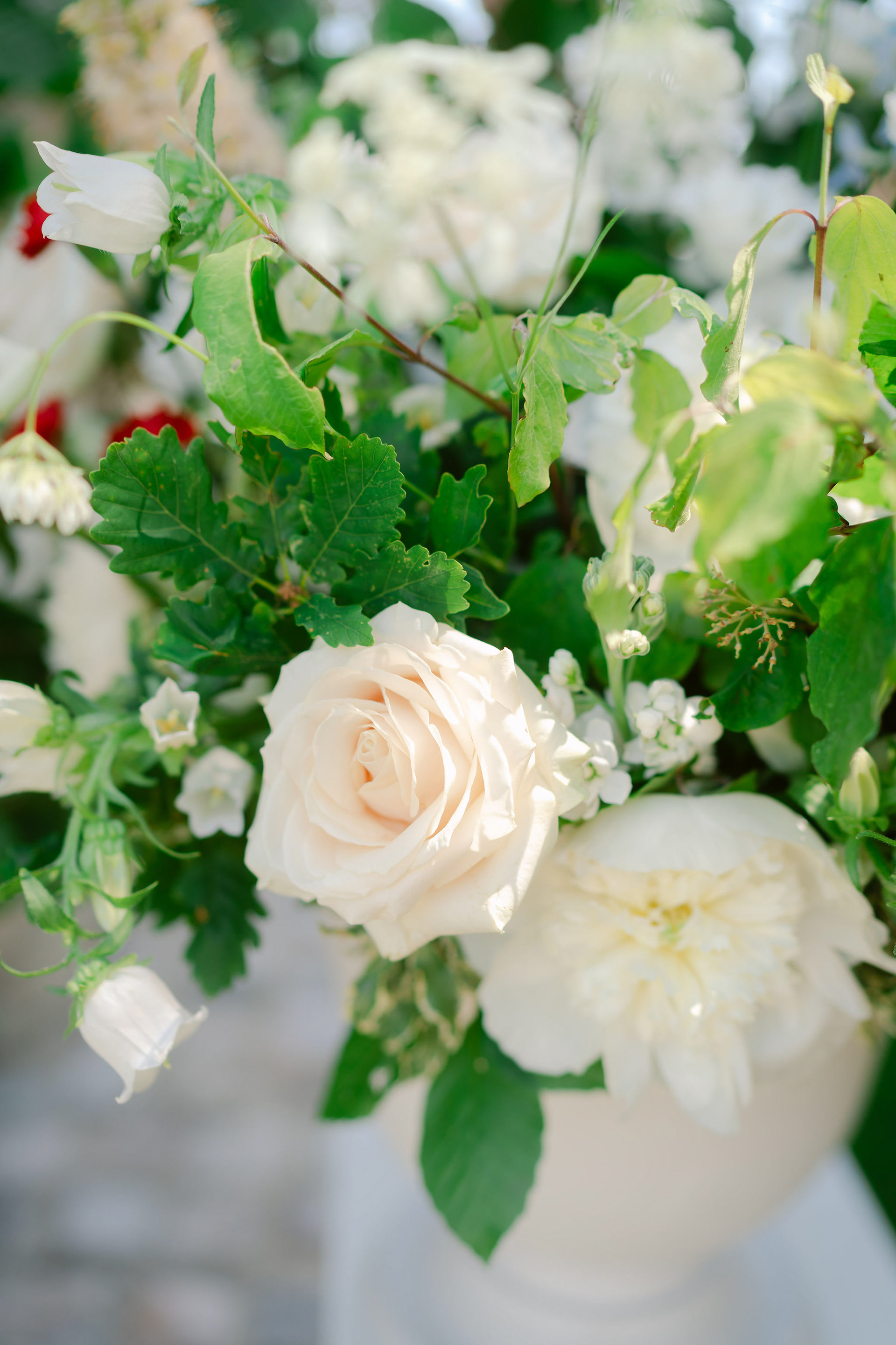 Bouquet de mariée @histoiressauvages // Chateau de Nainville les Roches // Photo @zephyrkokphotography