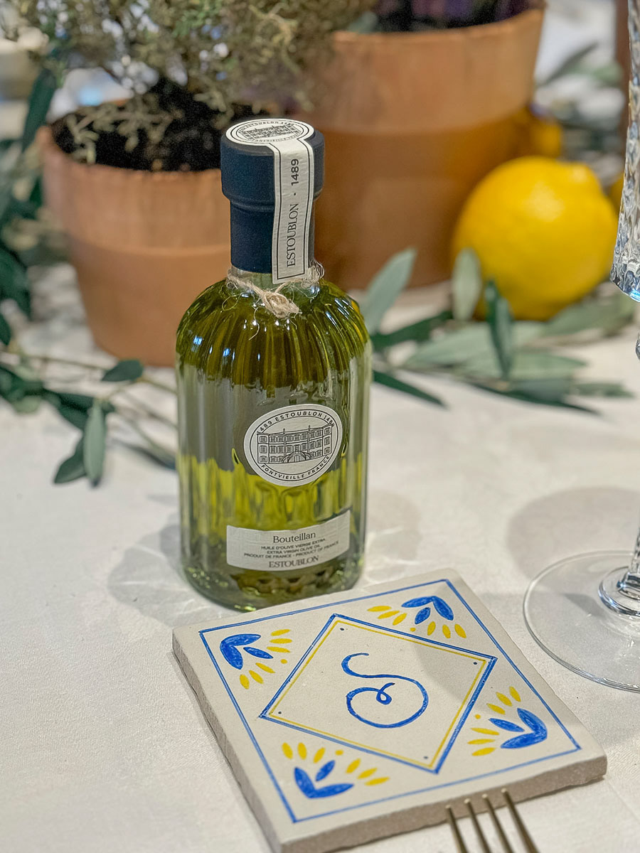 FAIENCE ITALIENNE PEINTE A LA MAIN / photo @sandycluzaud