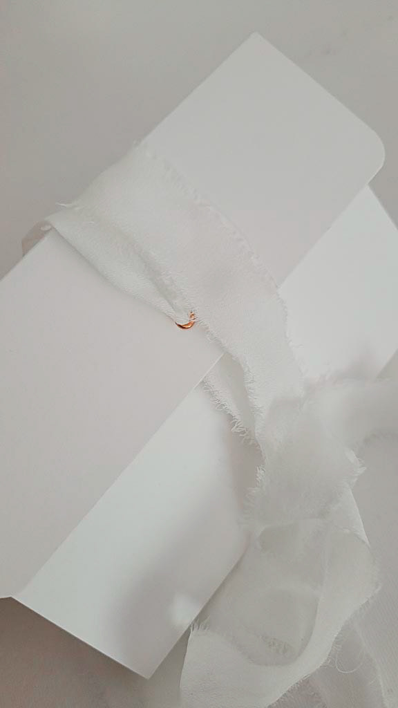 Un écrin et son livret fait-main // papier de creation // recensant photos et mot d'Amour