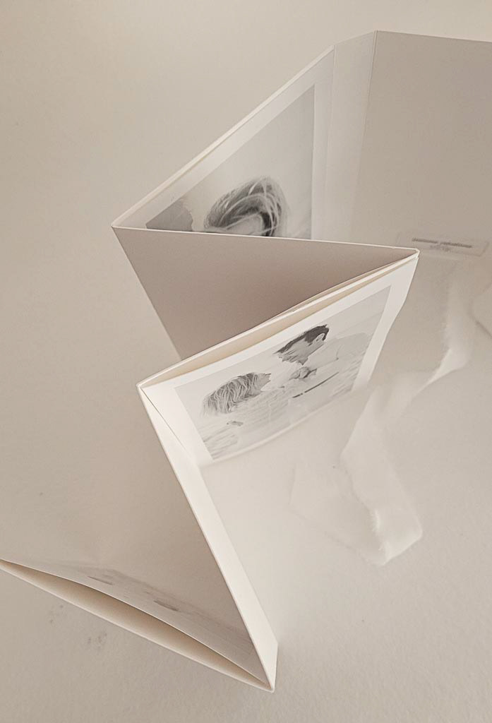 Un écrin et son livret fait-main // papier de creation // recensant photos et mot d'Amour