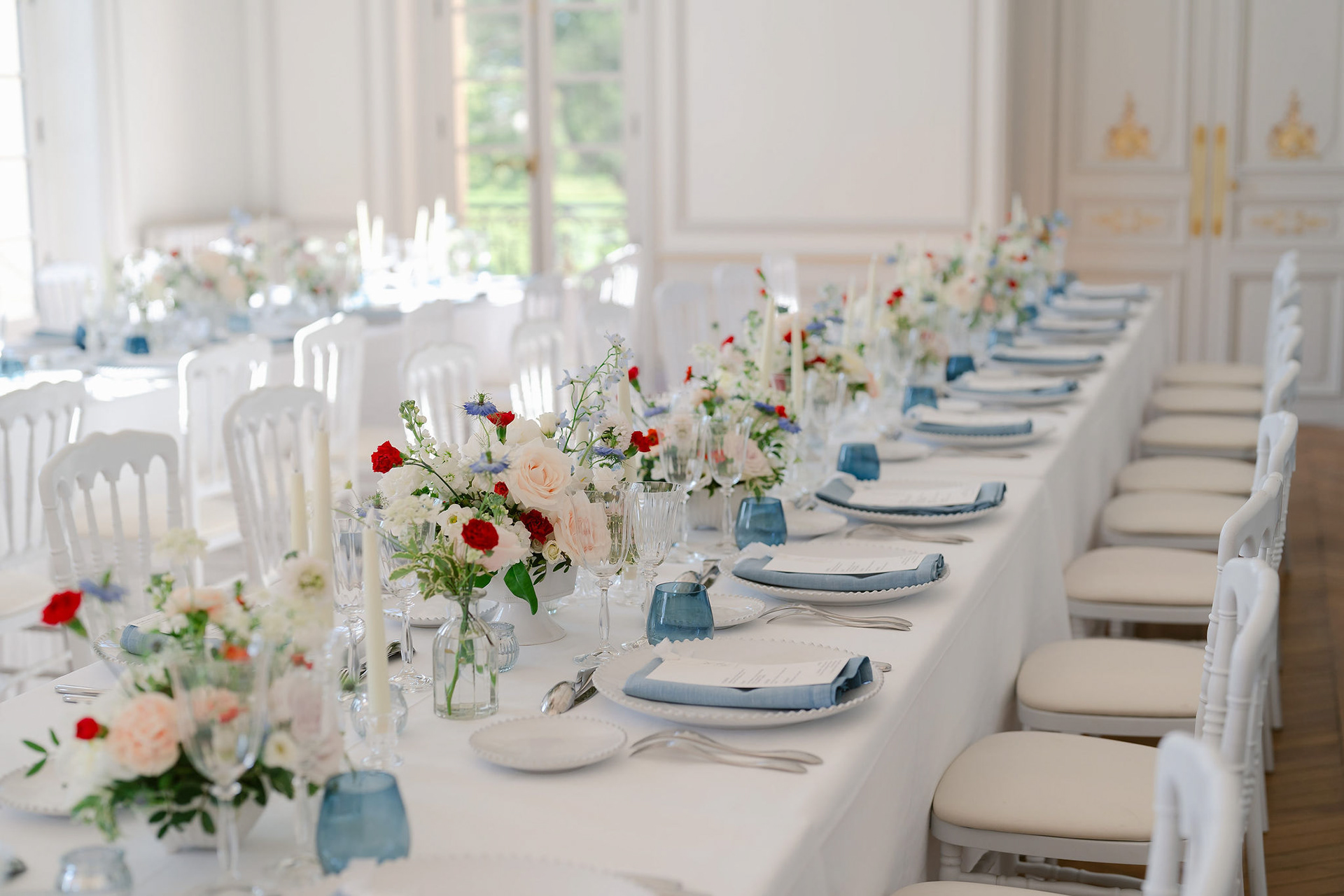 Menu & Marque-place // Wedding Planner et Wedding design @lauraandreawedding // Compositions florales @histoiressauvages // Photo @zephyrkokphotography