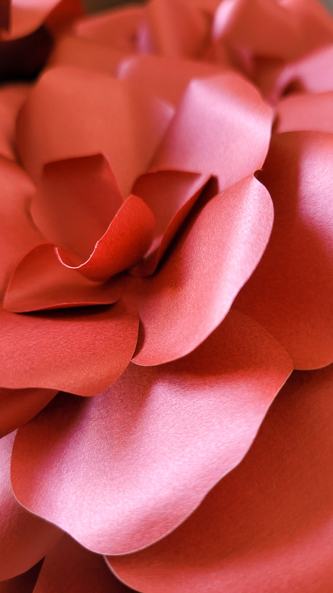 Broche faite à la main // Papier de creation // photo @insiemecreations // Handmade paper flower brooch