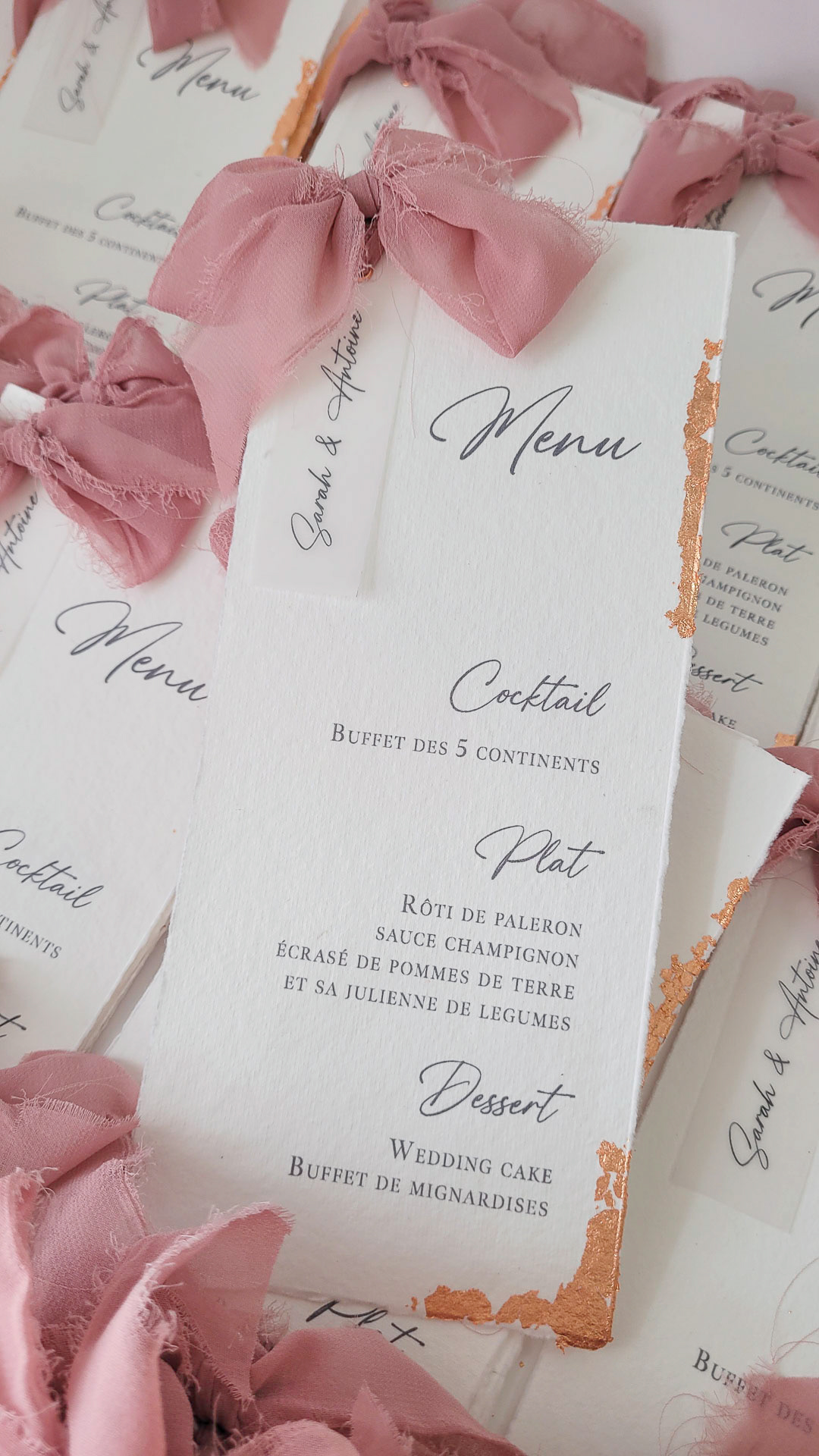 MENU SUR MESURE // PAPIER PUR CONTON FAIT MAIN // EMBELLISSEMENT FEUILLE DE CUIVRE// CALQUE ET RUBAN - PHOTO BY INSIEME CREATIONS