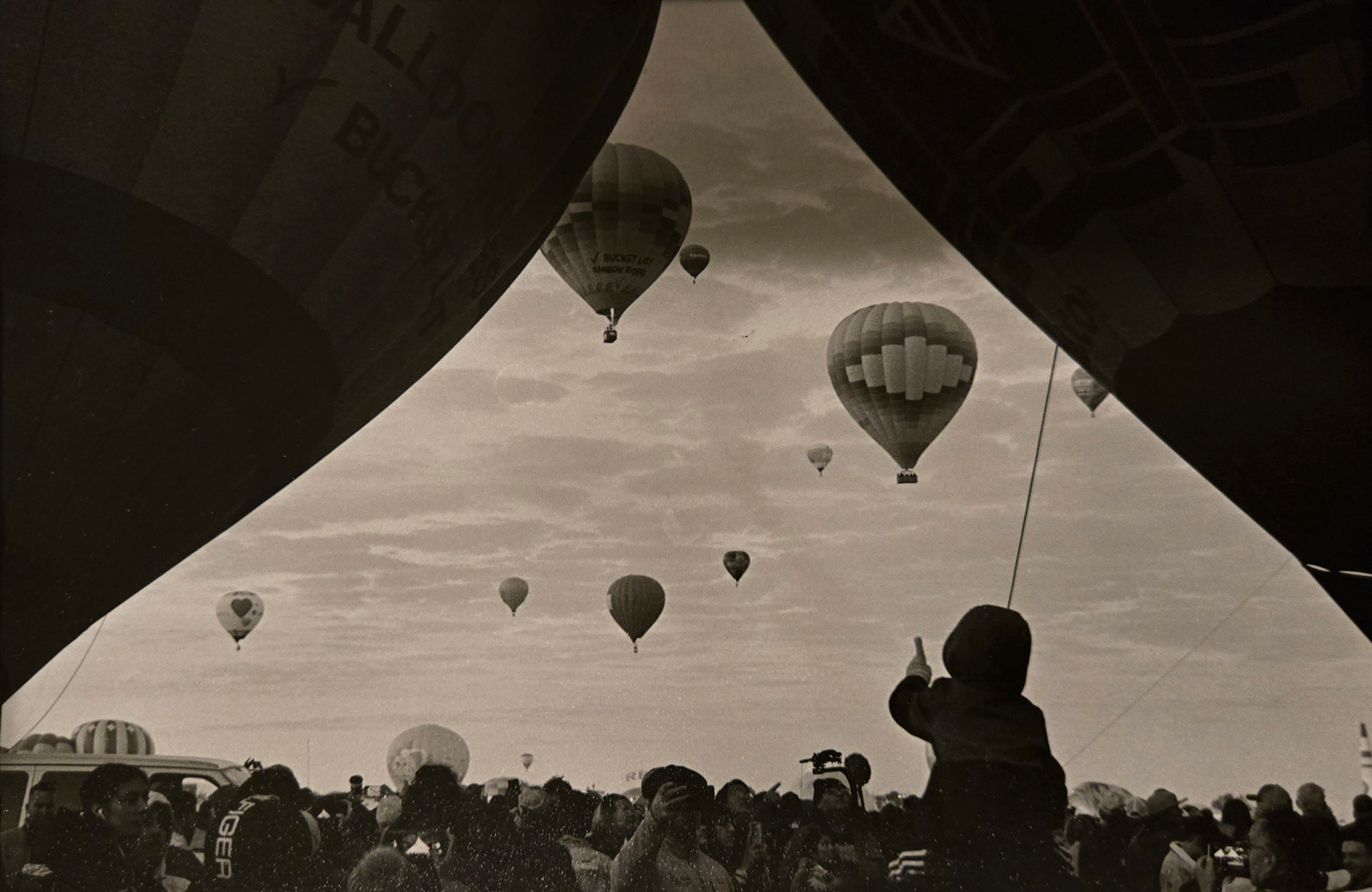 Vincent Shadow, "Balloon Fiesta Moments", 2024, Canon A-1, HP5 film