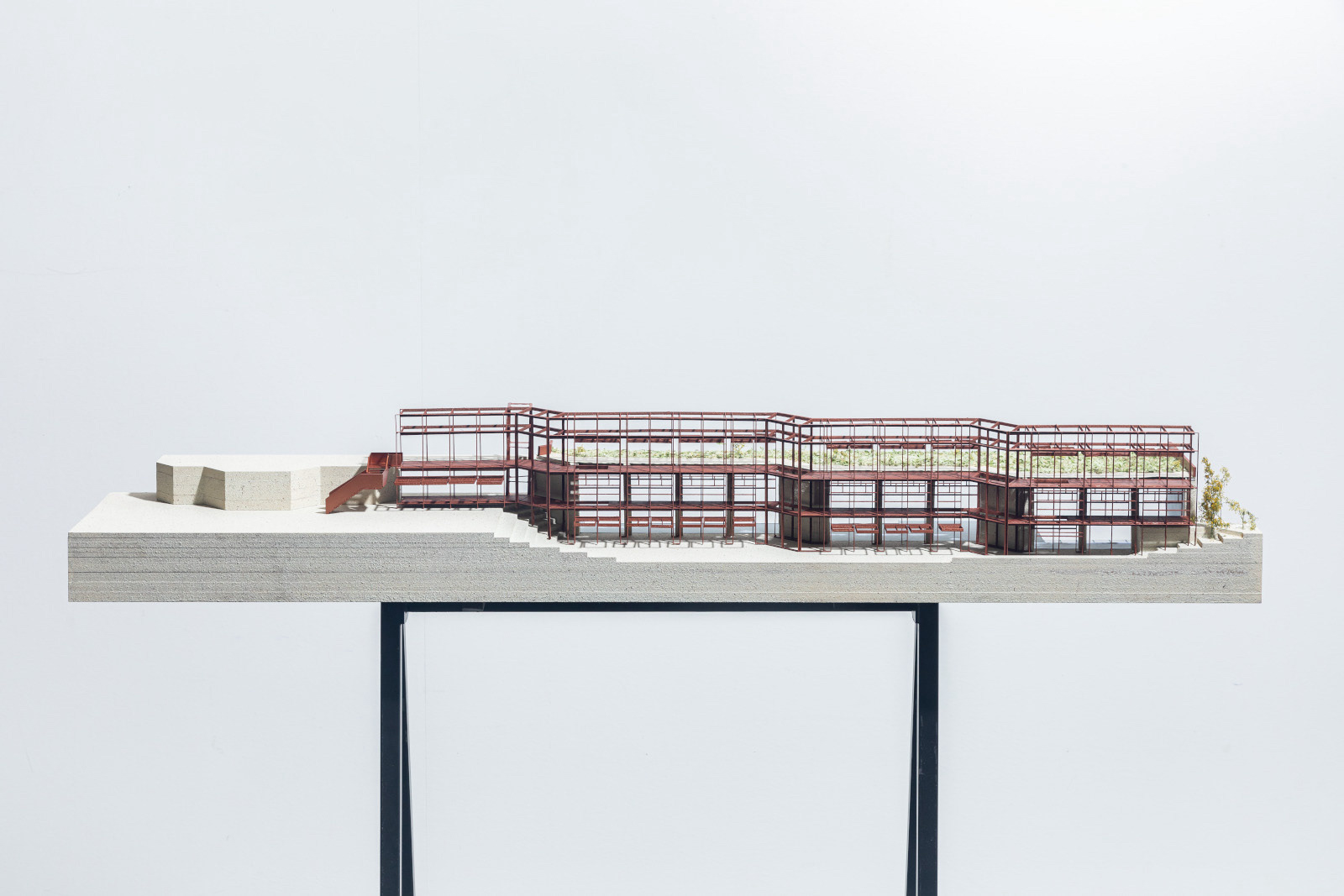 Model - Mur Vivant is a light structure resting on top of the existing architecture of the Varembé swimming pool, Geneva / ©R.Mueller