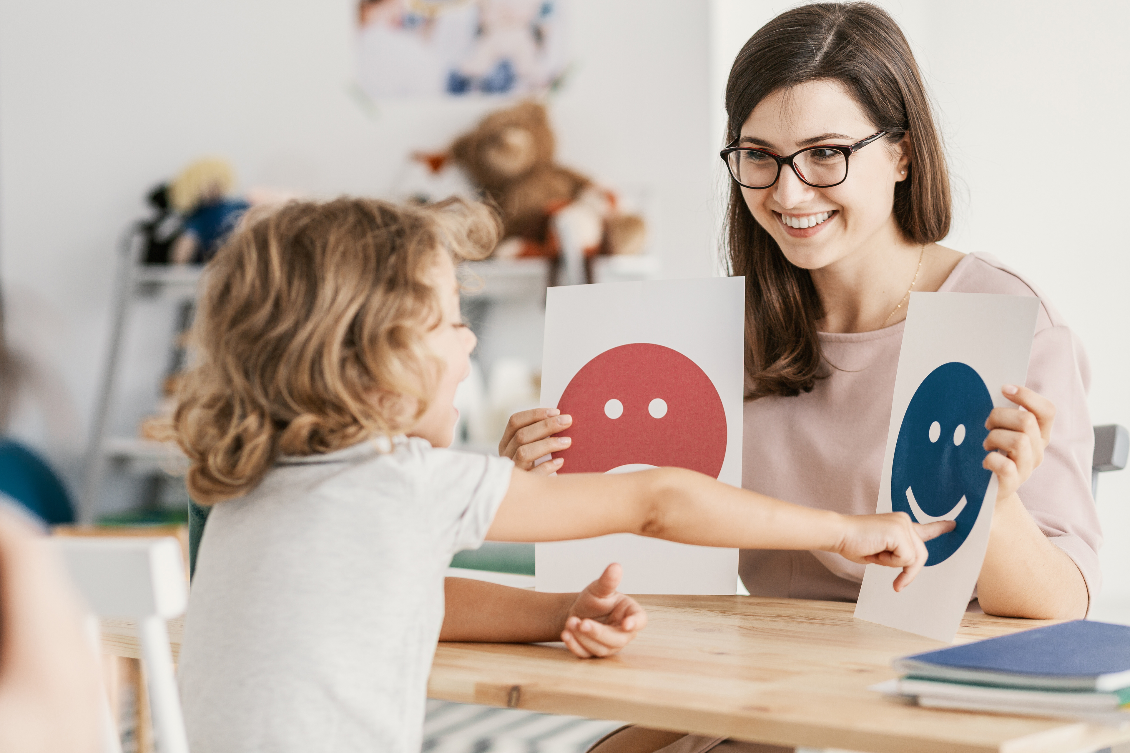 sophrologue enfants autiste Troubles de l'Attention Hyperactifs Hyperactivité TDAH TDA TSA Autisme Autiste Asperger aide soutien parents enfants adolescents adultes