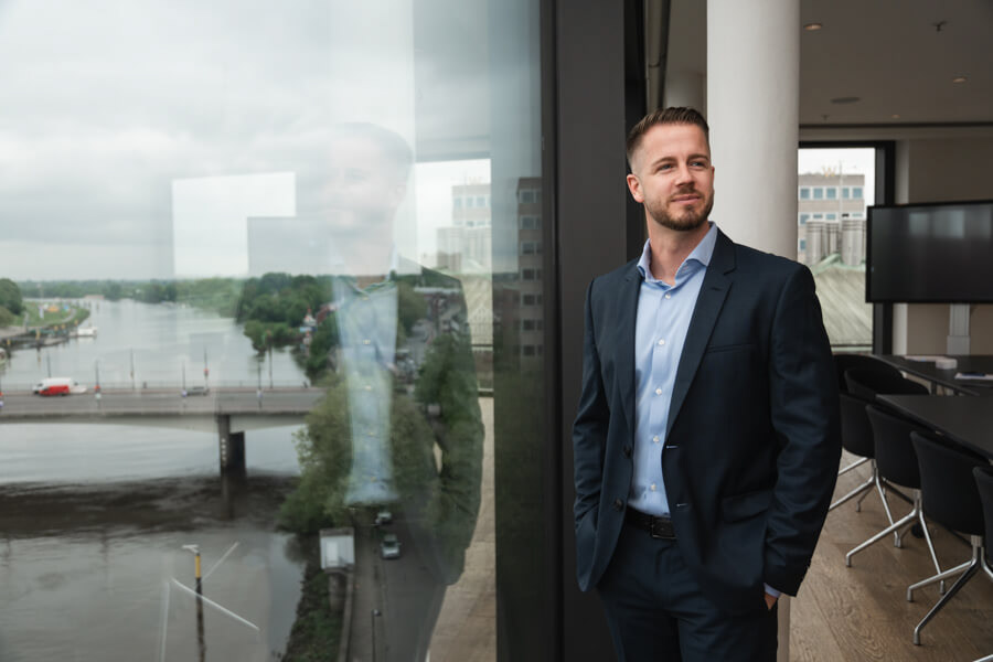 Management Potrtaits nach Mergers & Acquisitions: Hochwertige Bilder, die Vertrauen im M&A-Prozess schaffen.