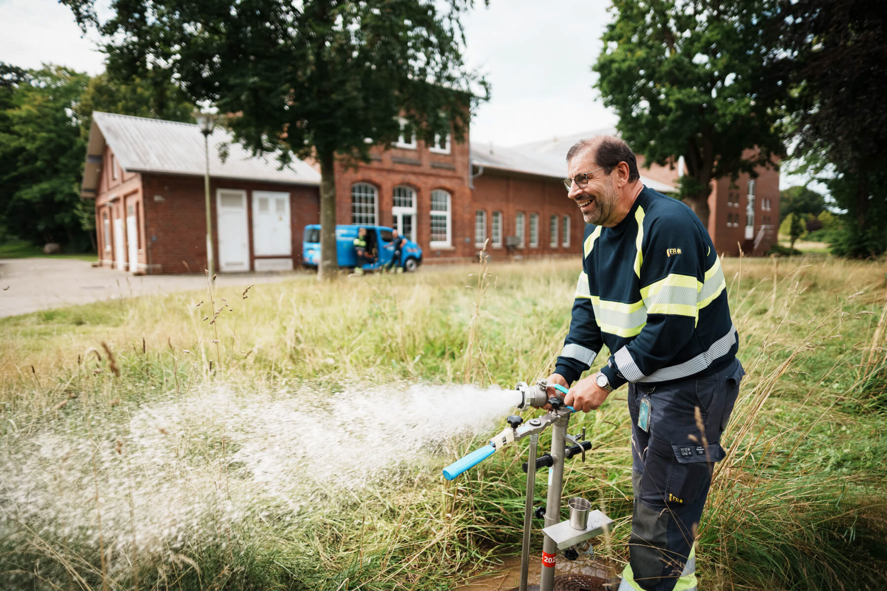 Ein Trend für Businessfotografie in 2026: Abbildung echter Menschen mit echten Emotionen. Bilder, die deutlich nahbarer sind als die perfekten KI-generierten Bilder unserer Zeit und dadurch das neue Premium-Segment bilden.